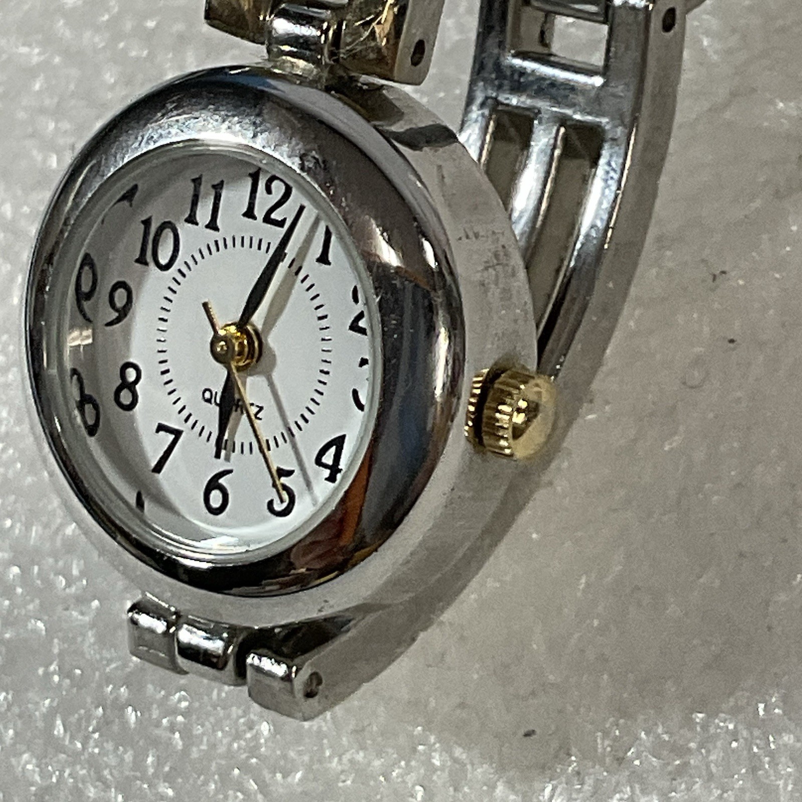 Geneva Women’s Watch Apologies White Face Silver Tone Case & Band B99-06 - Image 9