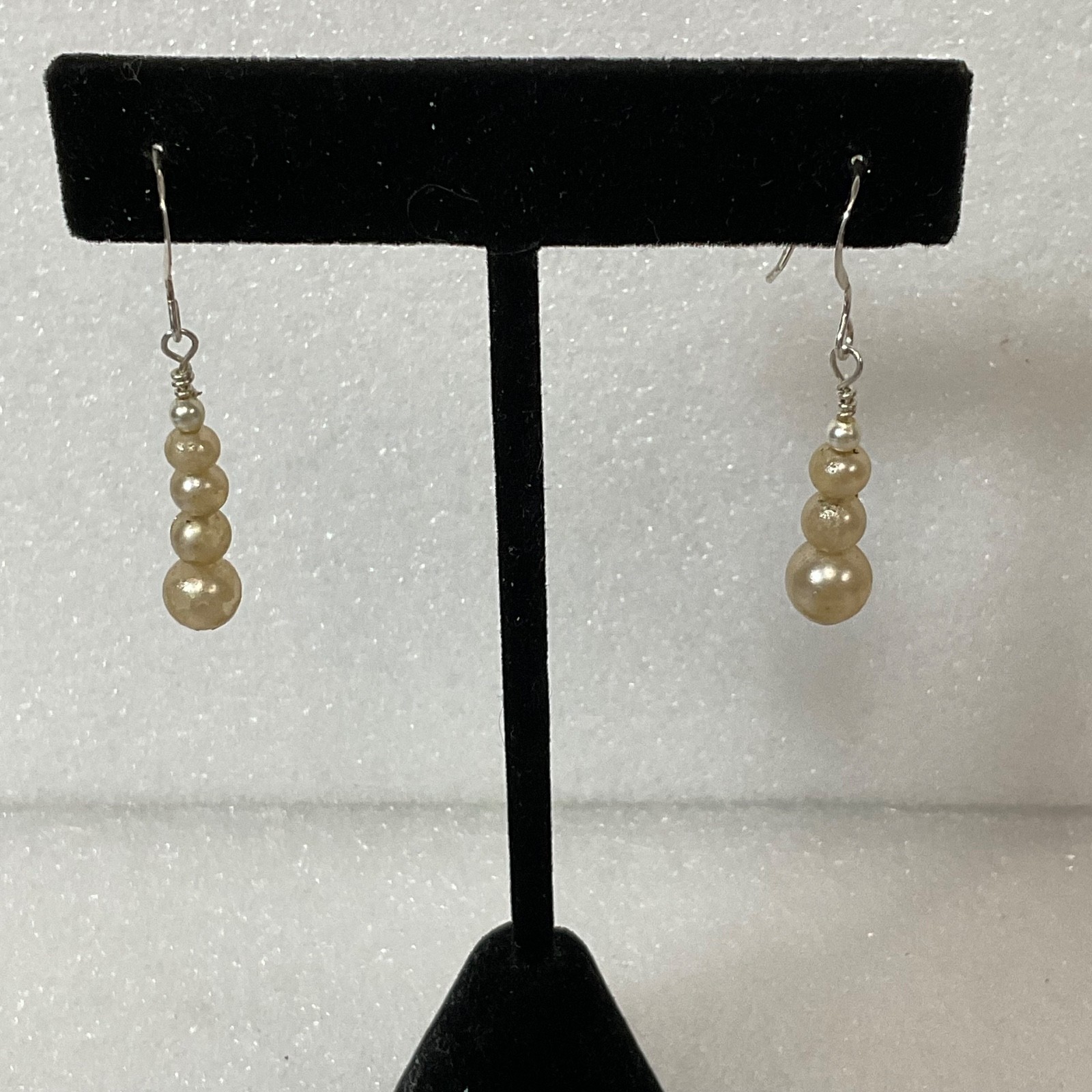 1.5in Pearl Bead Dangle Earrings Silver Tone Hooks Lightweight Classic Style - Image 1