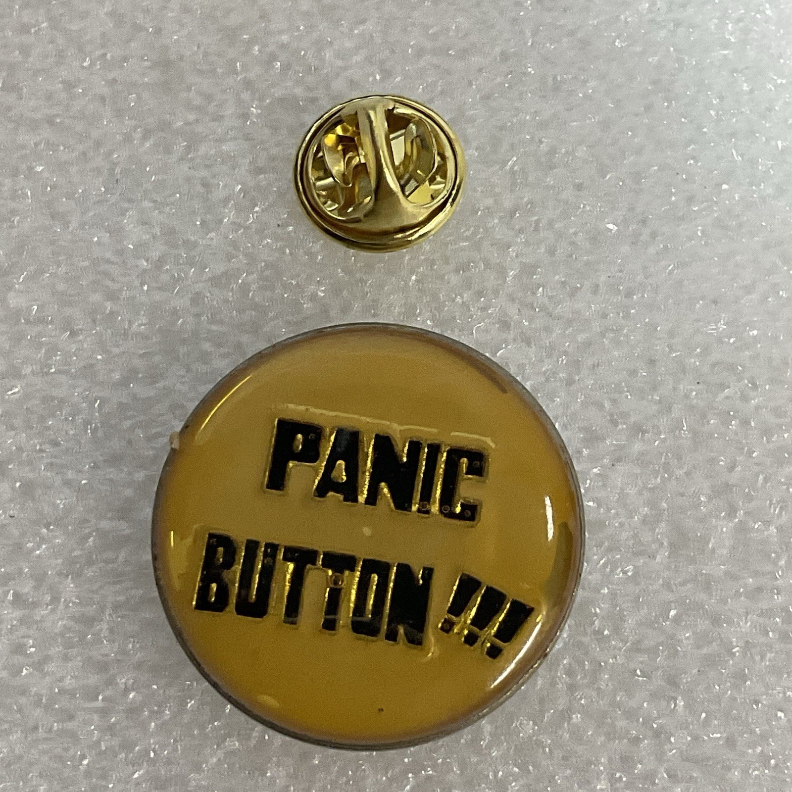 Panic Button !!! 1” Round Pin Vintage Metal Enamel GnuCollectibles - Image 2