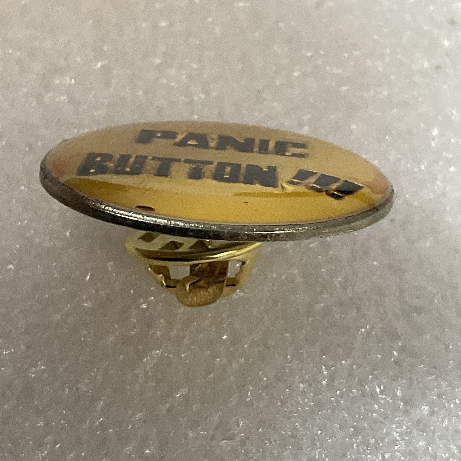 Panic Button !!! 1” Round Pin Vintage Metal Enamel GnuCollectibles - Image 5