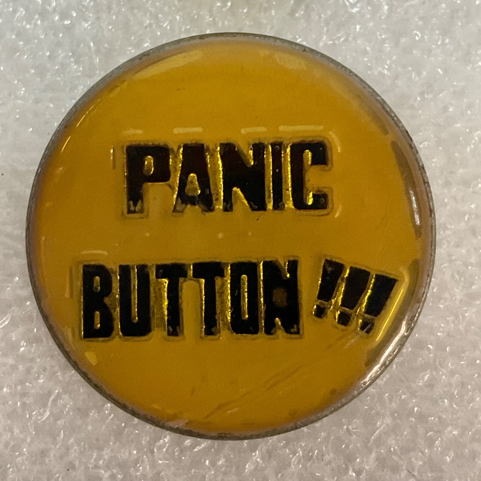 Panic Button !!! 1” Round Pin Metal Enamel Vintage GnuCollectibles - Image 1