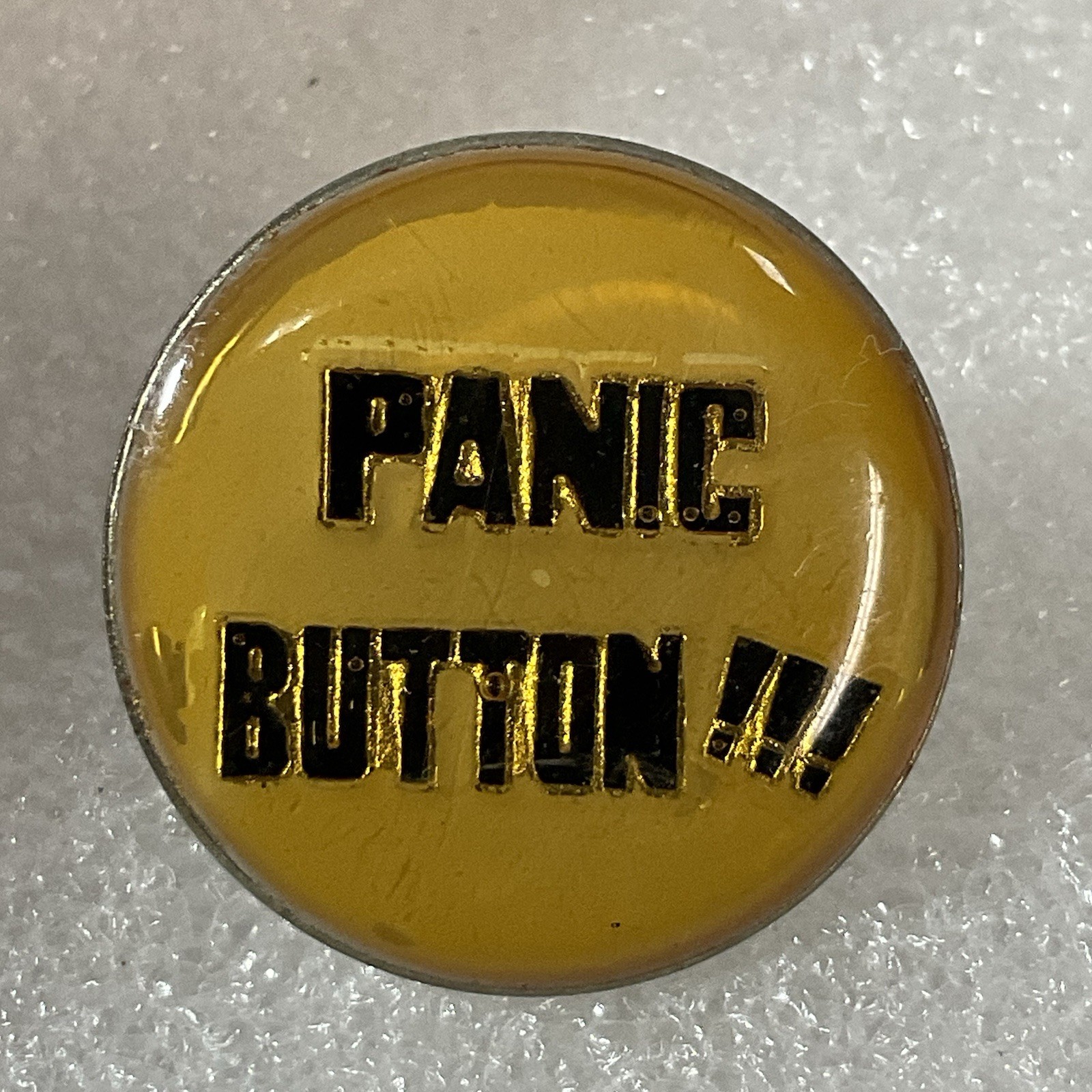 Panic Button !!! 1” Round Pin Vintage Metal Enamel GnuCollectibles - Image 7