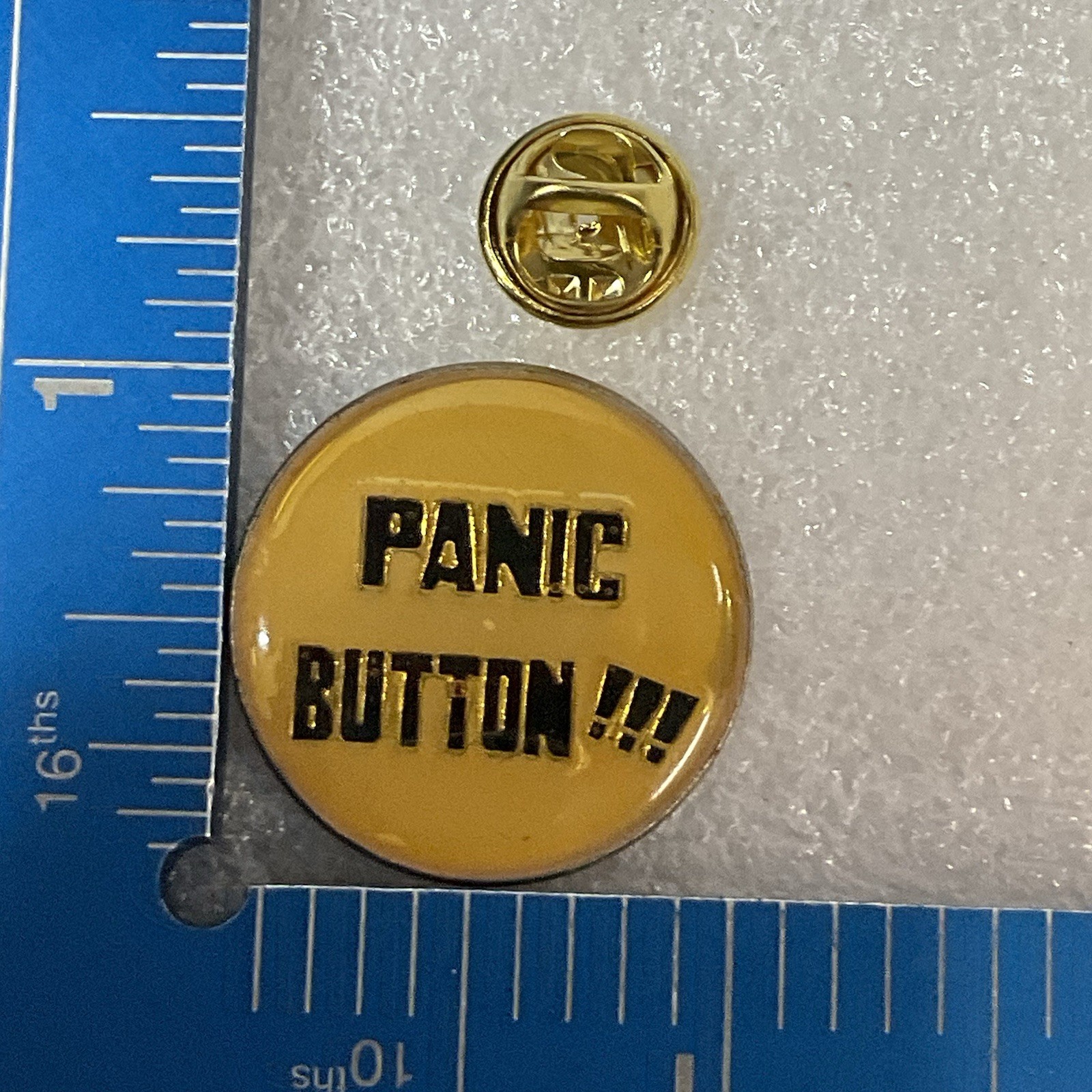 Panic Button !!! 1” Round Pin Vintage Metal Enamel GnuCollectibles - Image 8