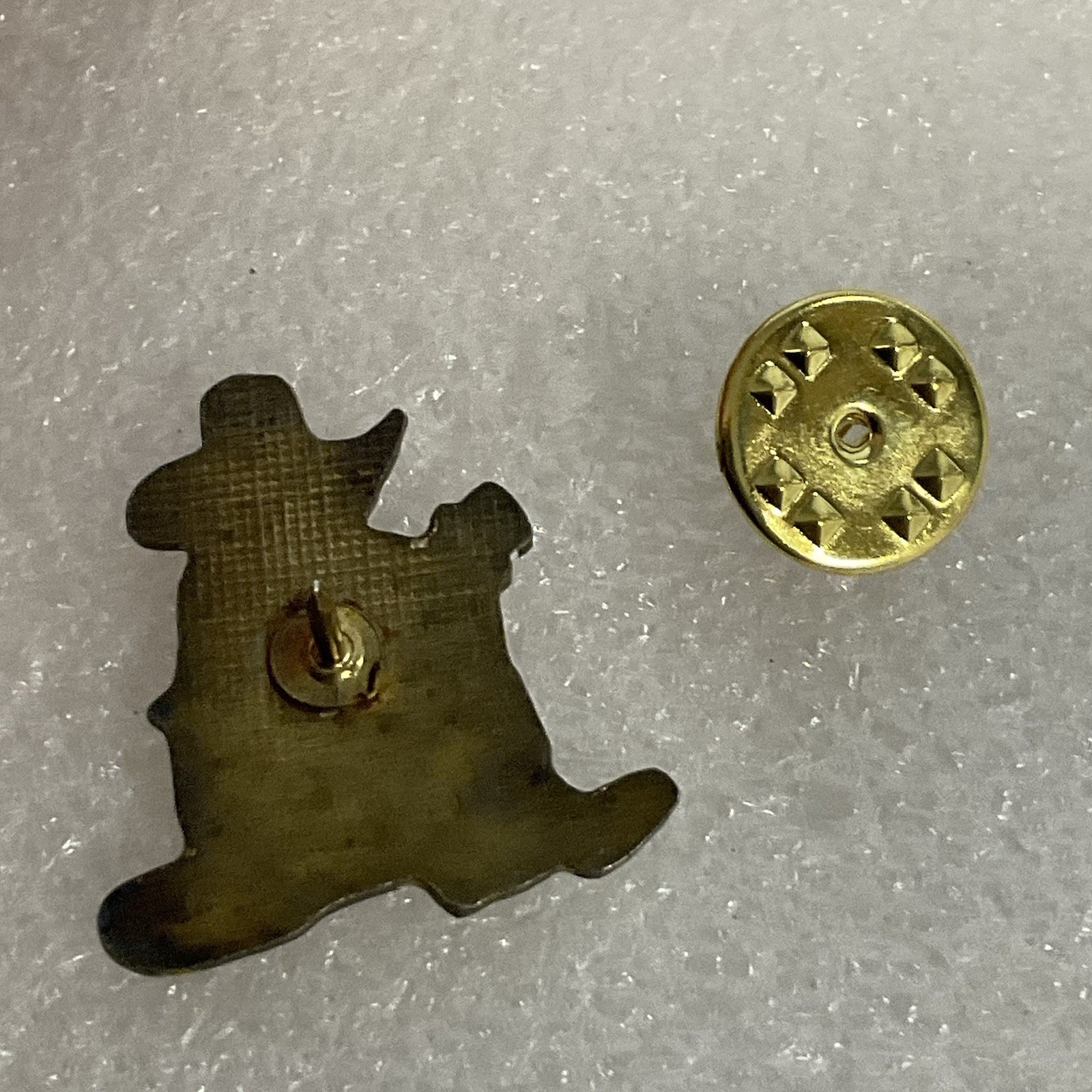 Vintage Cowboy Sitting On Log Metal Enamel 1” Pin GnuCollectibles - Image 2