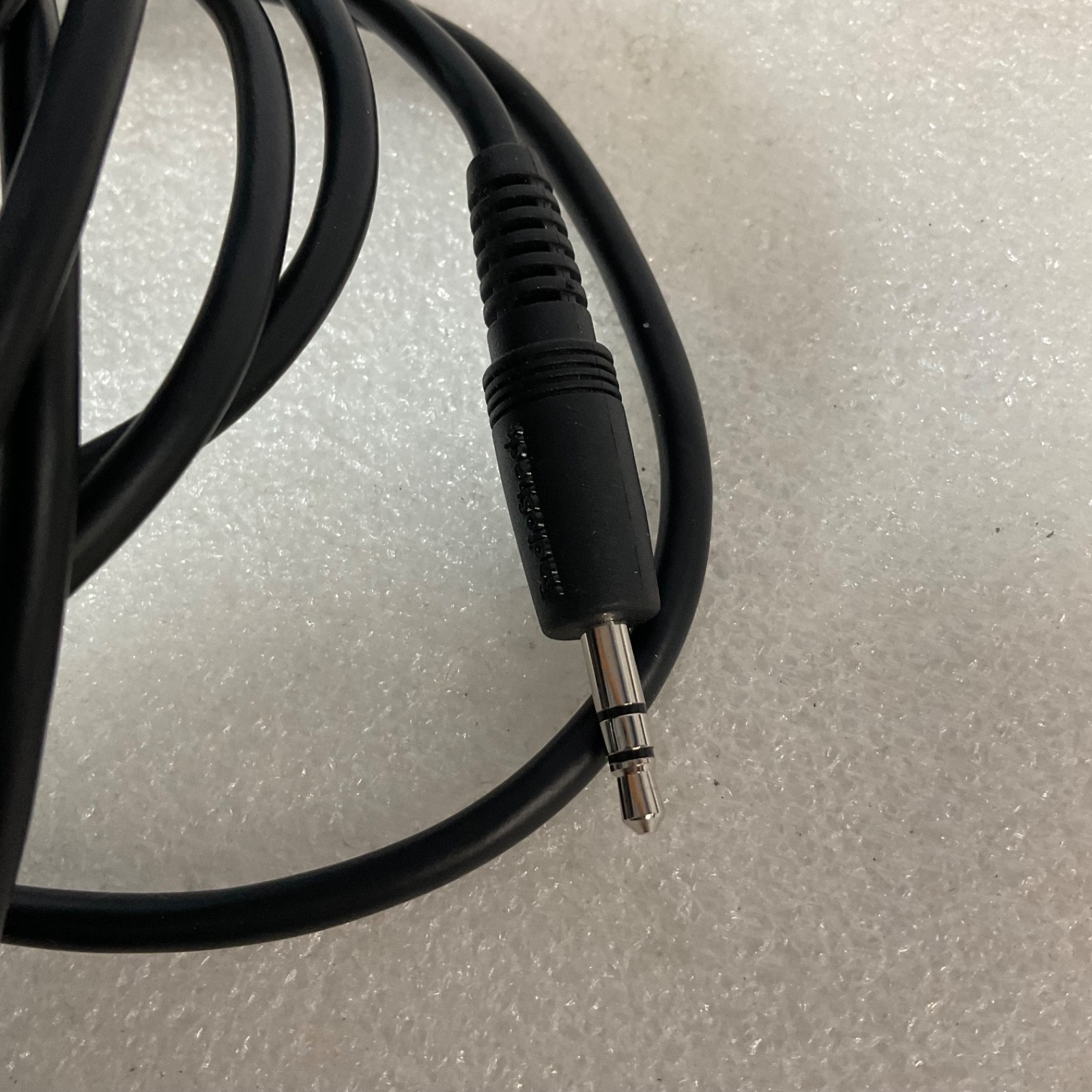 RadioShack 3.5mm TRS Male to Male Audio Cable Black 72 in - Image 2