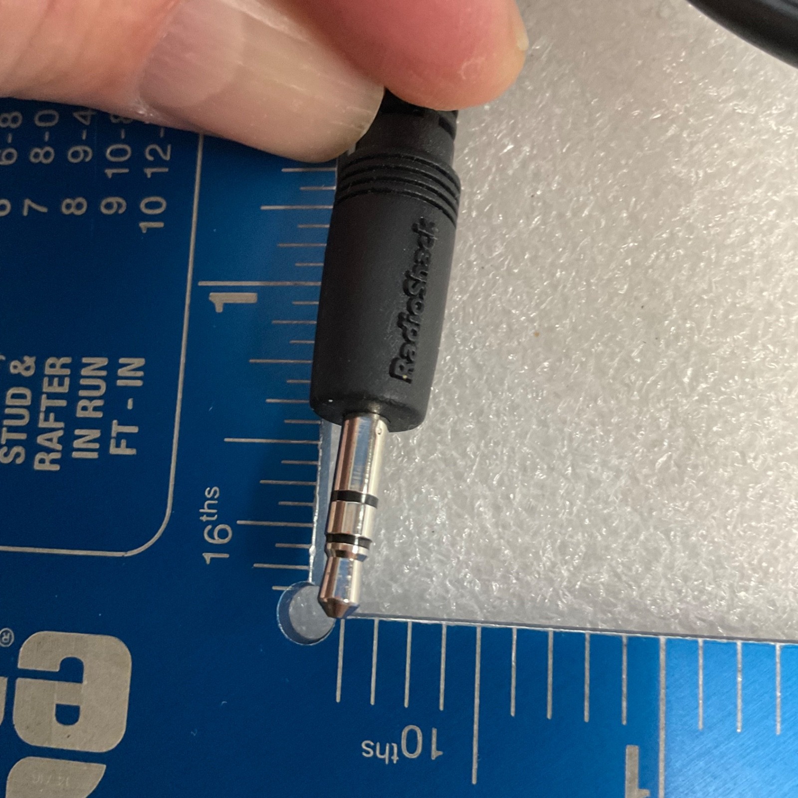 RadioShack 3.5mm TRS Male to Male Audio Cable Black 72 in - Image 4