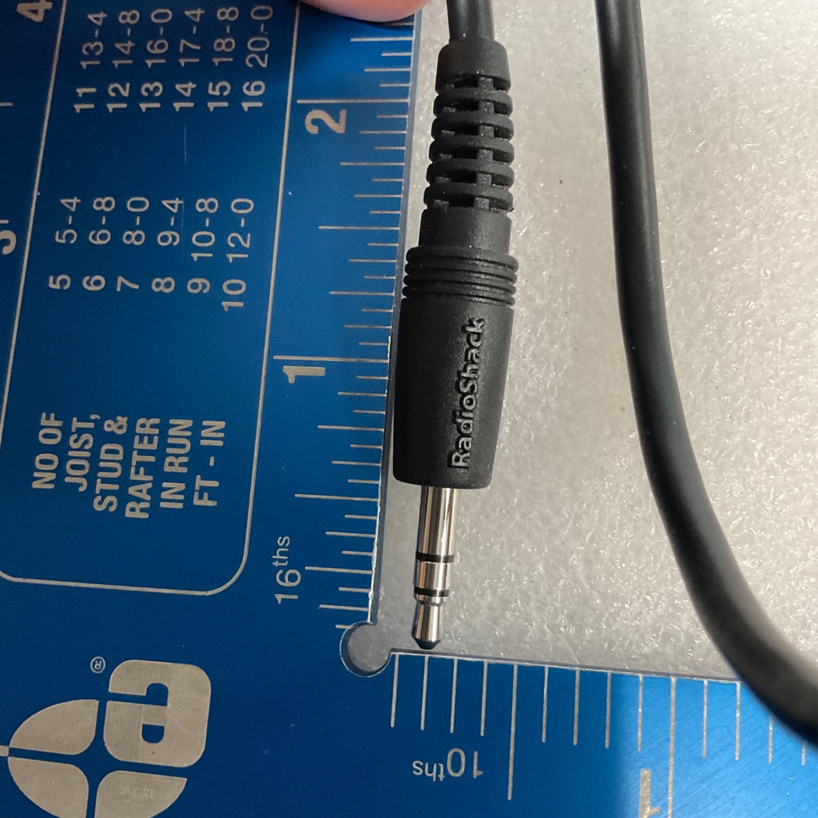 RadioShack 3.5mm TRS Male to Male Audio Cable Black 72 in - Image 5