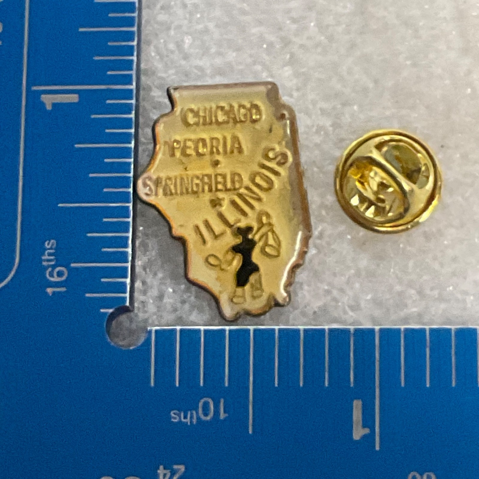 Vintage Illinois State Souvenir Pin Chicago Peoria Springfield Map Shape Enamel - Image 5