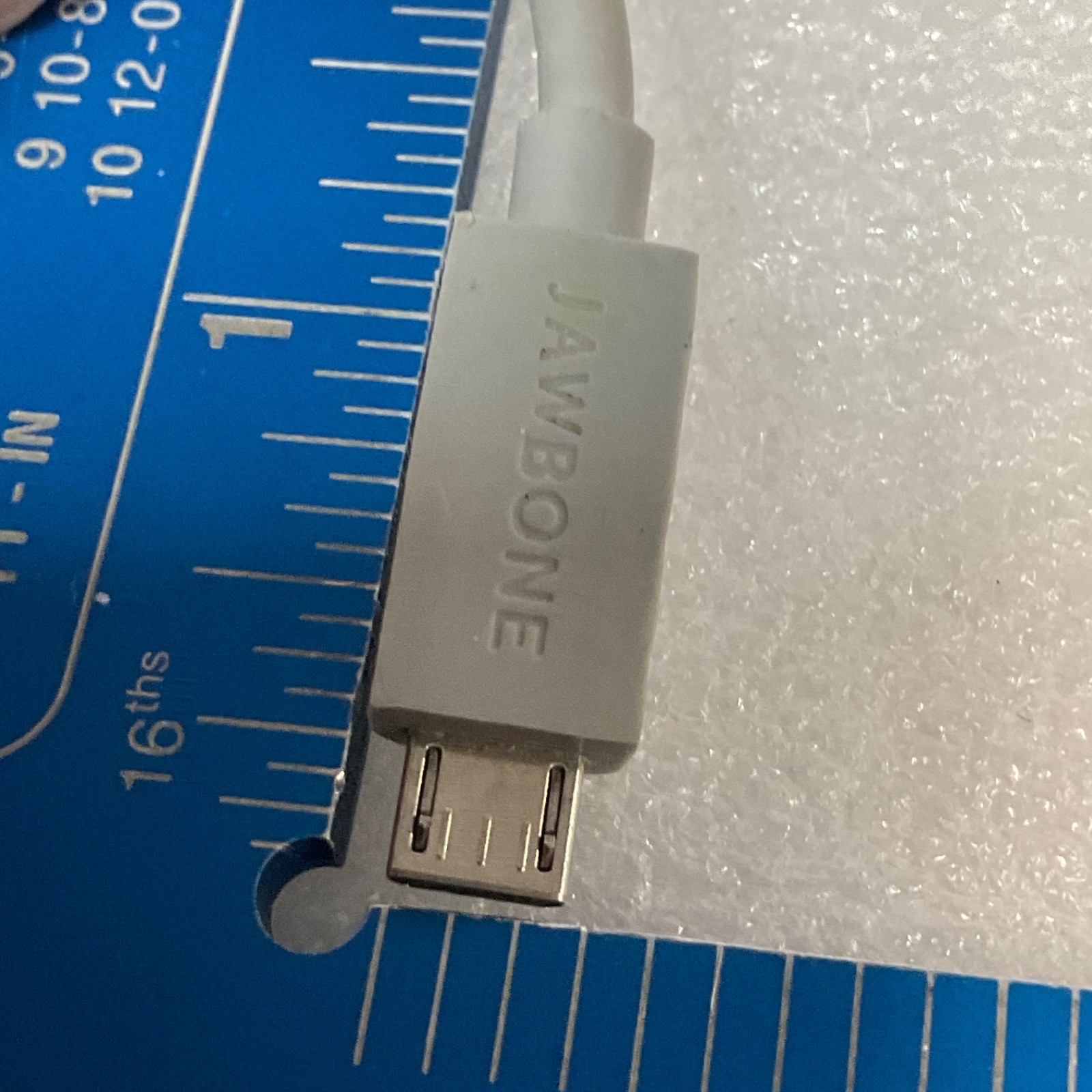 Jawbone USB-A to Micro USB Short Cable Gray 3 in - Image 5