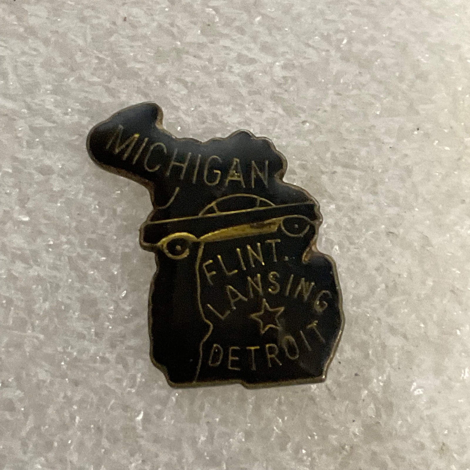 Vintage Michigan State Pin Flint Lansing Detroit Auto Design 1in Souvenir Lapel - Image 1