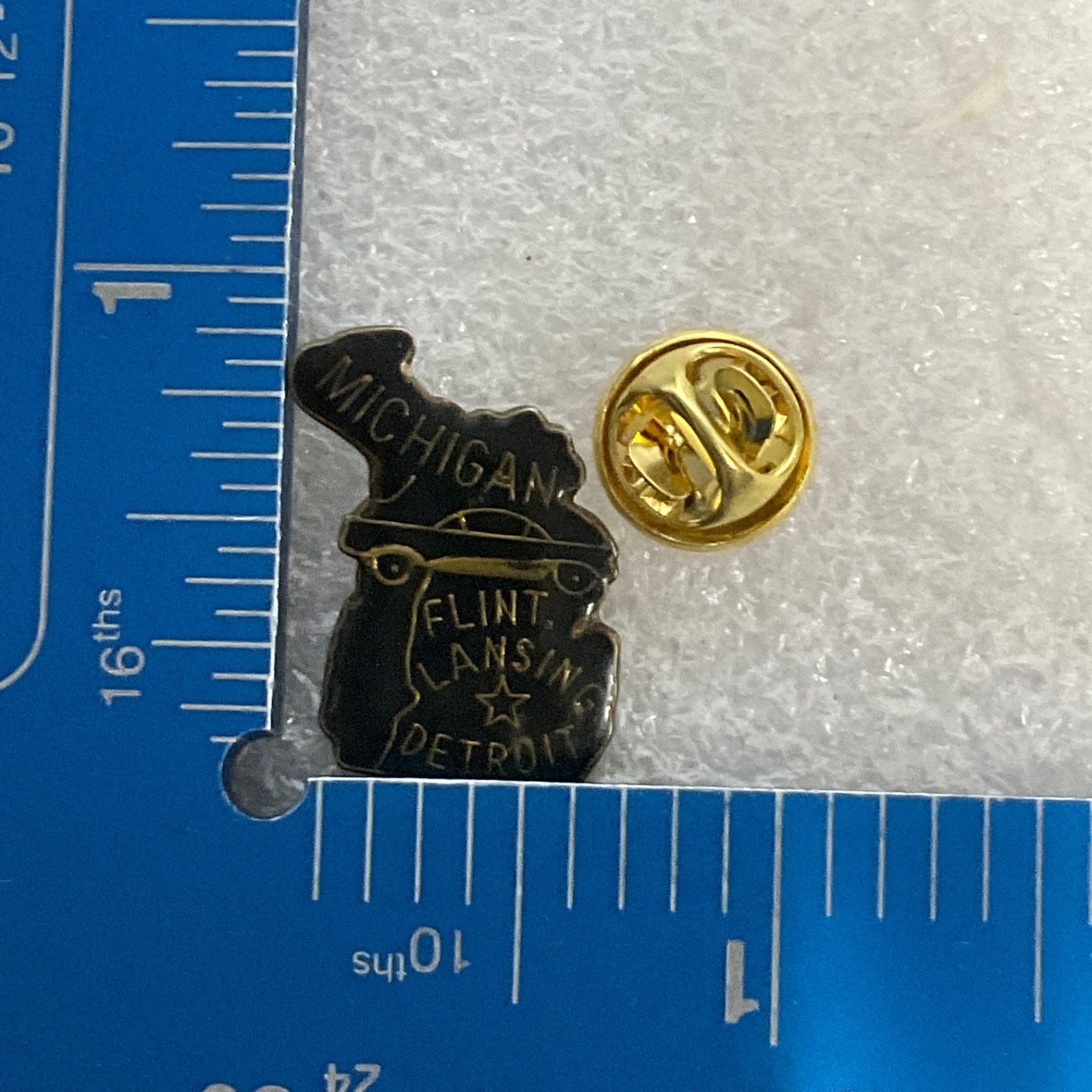 Vintage Michigan State Pin Flint Lansing Detroit Auto Design 1in Souvenir Lapel - Image 3