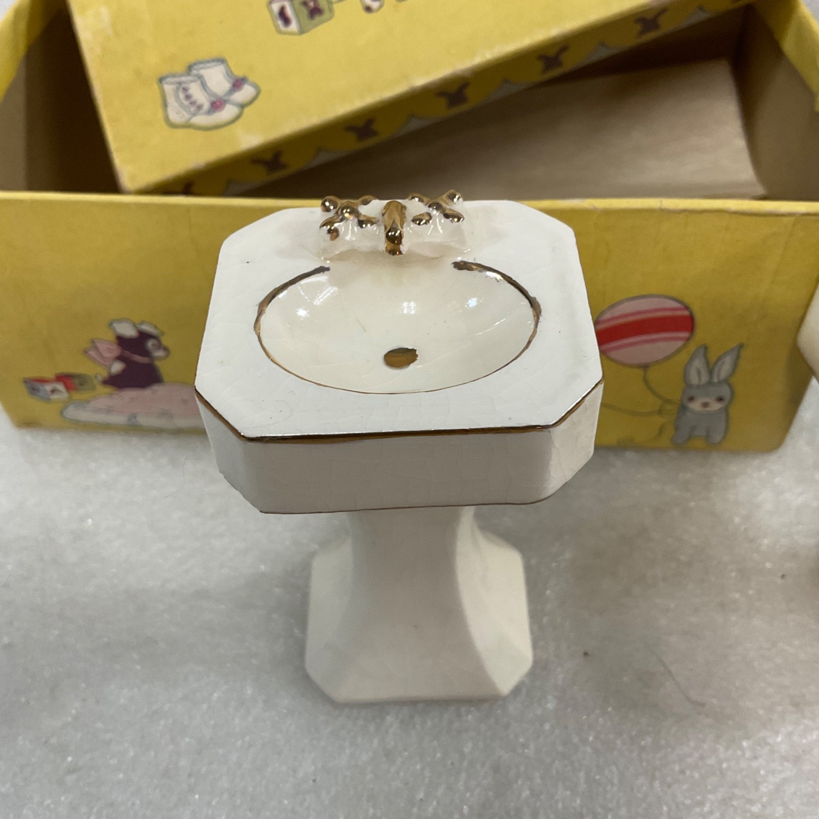 Dollhouse Bathroom Set Ceramic 3 Pc with Illustrated Box 6 in - Image 4