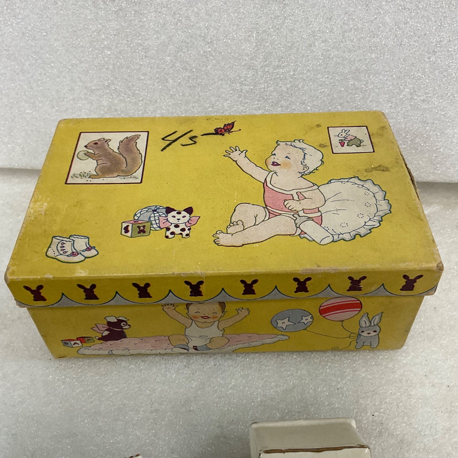 Dollhouse Bathroom Set Ceramic 3 Pc with Illustrated Box 6 in - Image 8