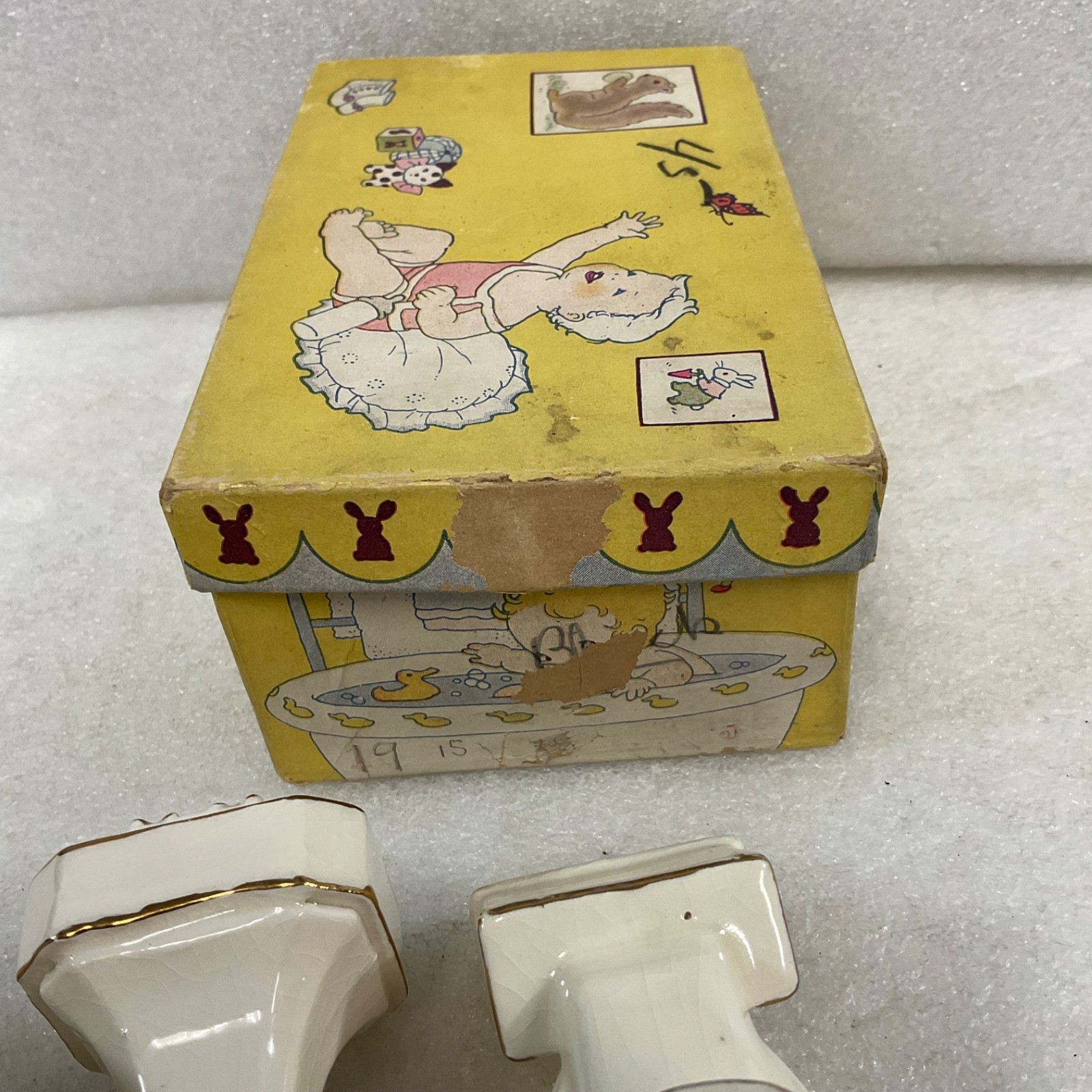 Dollhouse Bathroom Set Ceramic 3 Pc with Illustrated Box 6 in - Image 9