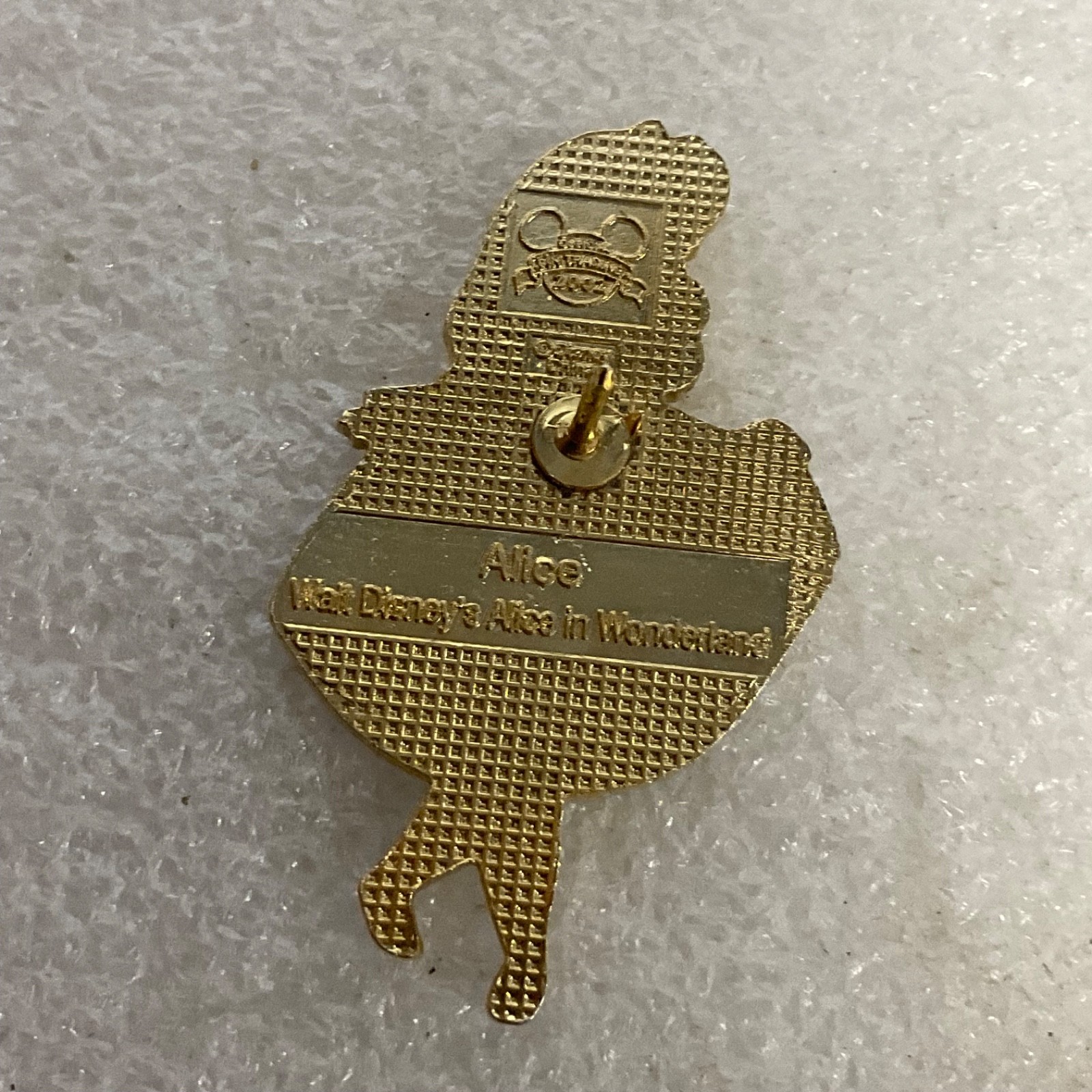 Disney Alice in Wonderland 1.75in Enamel Pin 2002 Gold Tone Collectible - Image 2