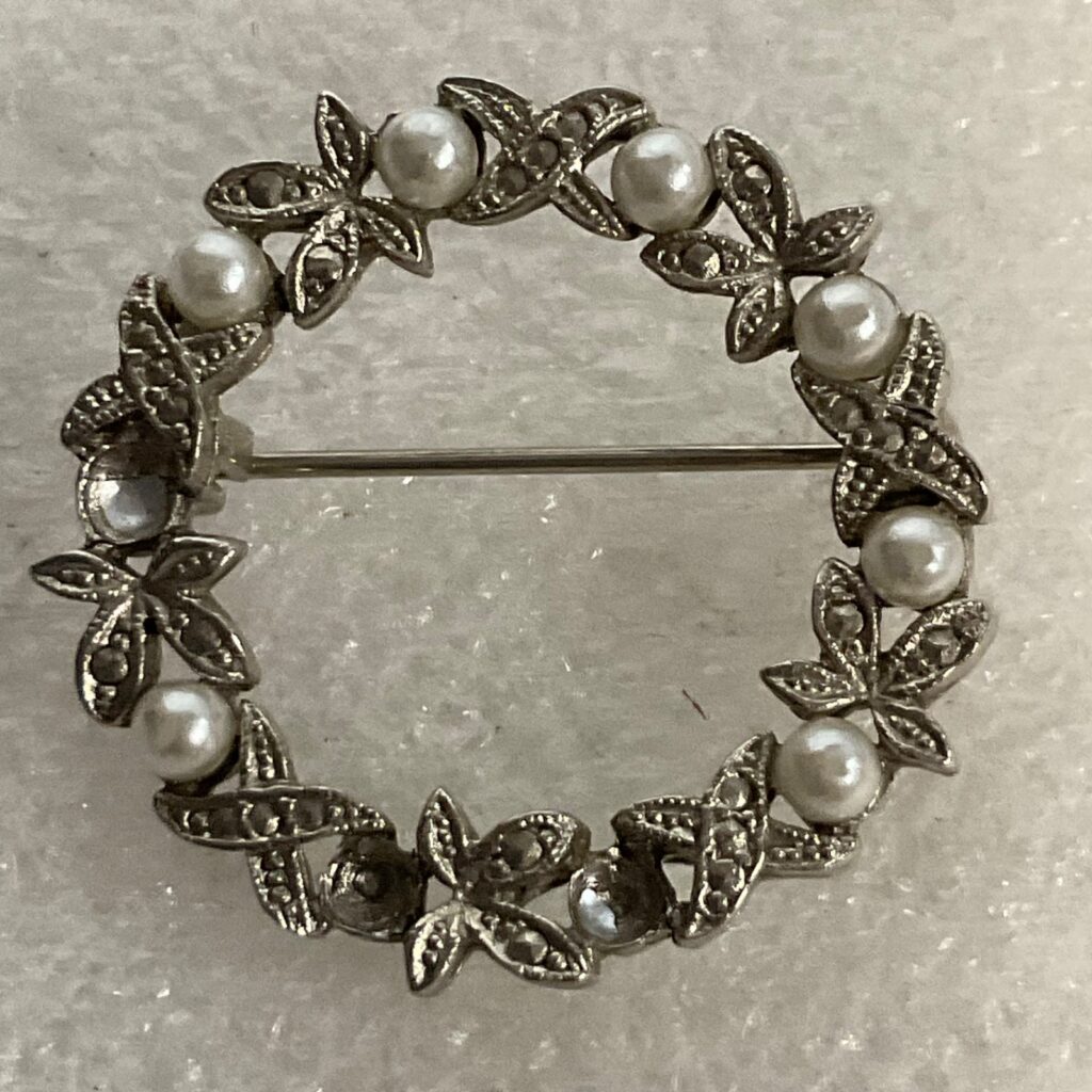 Vintage Silver Tone Circle Brooch Faux Pearls Marcasite Leaf Design Pin - Image 1