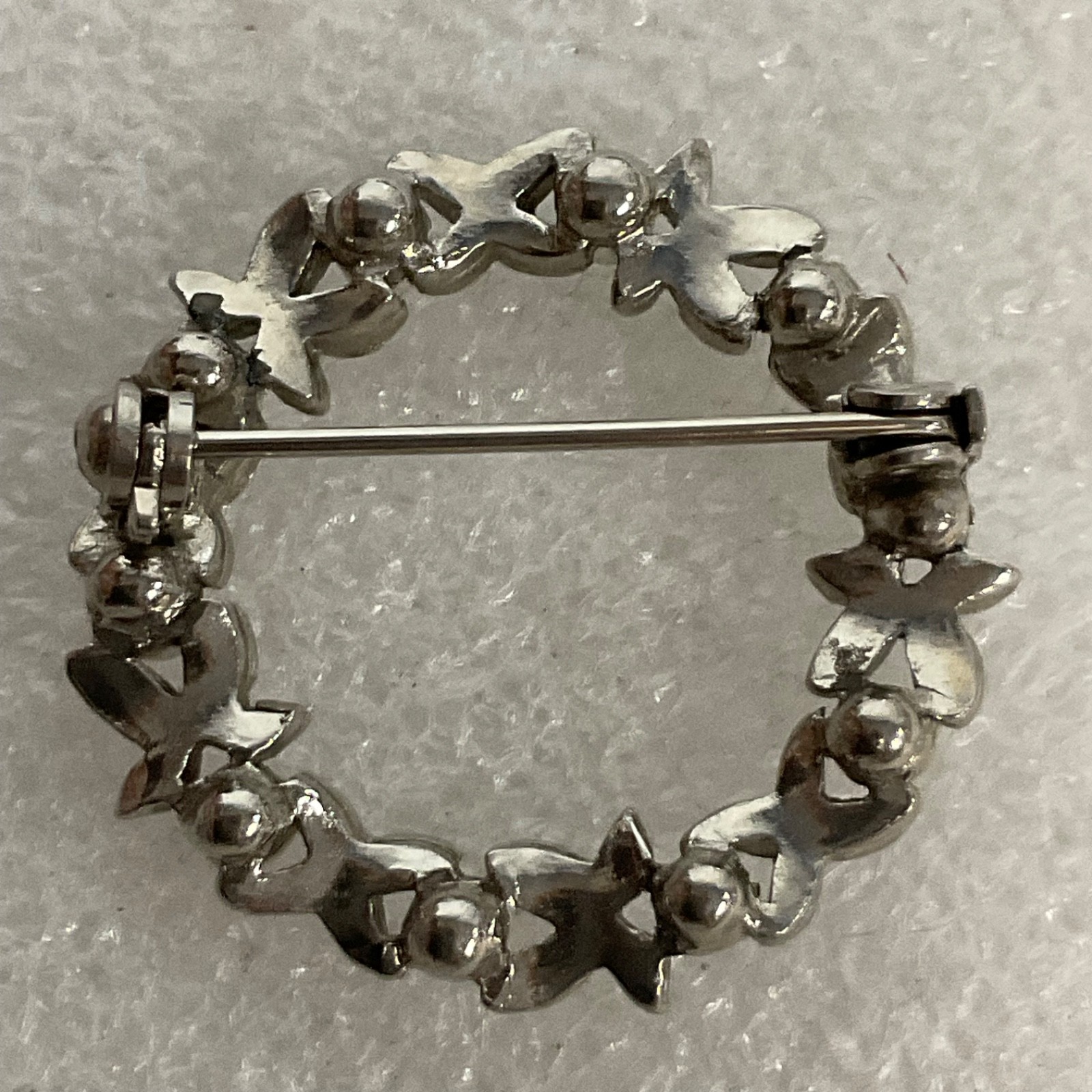 Vintage Silver Tone Circle Brooch Faux Pearls Marcasite Leaf Design Pin - Image 2