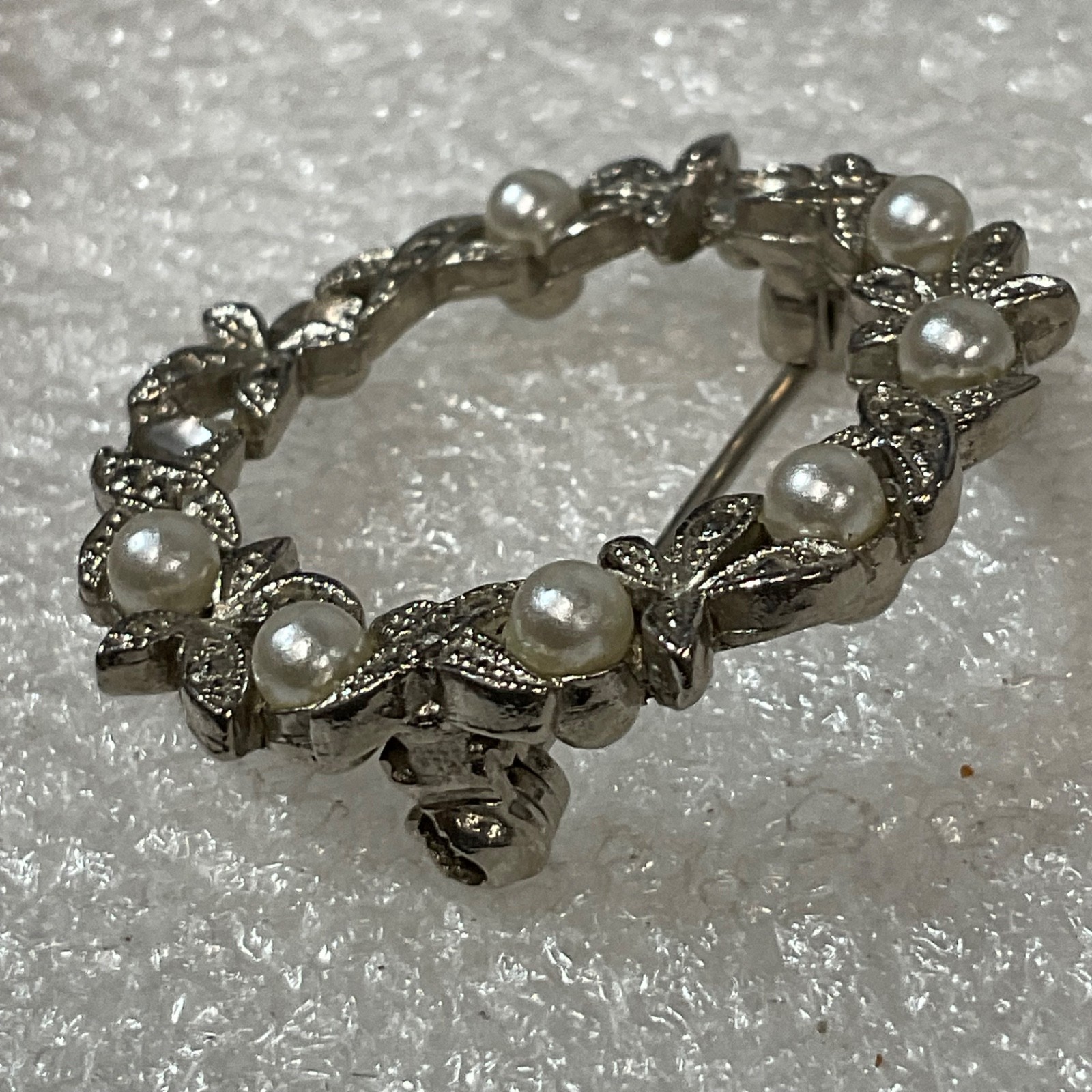 Vintage Silver Tone Circle Brooch Faux Pearls Marcasite Leaf Design Pin - Image 5