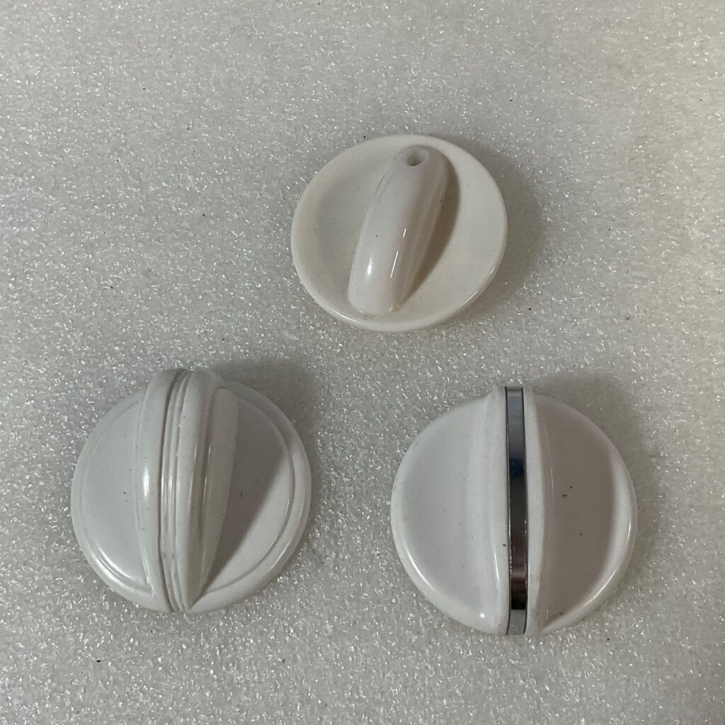 Lot of 3 White Appliance Control Knobs Plastic Mixed Styles 1.75 in - Image 1