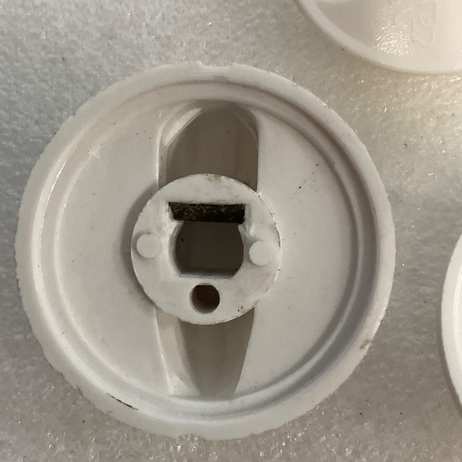 Lot of 3 White Appliance Control Knobs Plastic Mixed Styles 1.75 in - Image 4