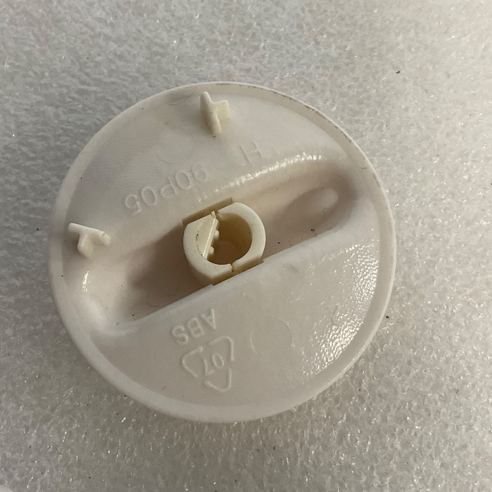 Lot of 3 White Appliance Control Knobs Plastic Mixed Styles 1.75 in - Image 5