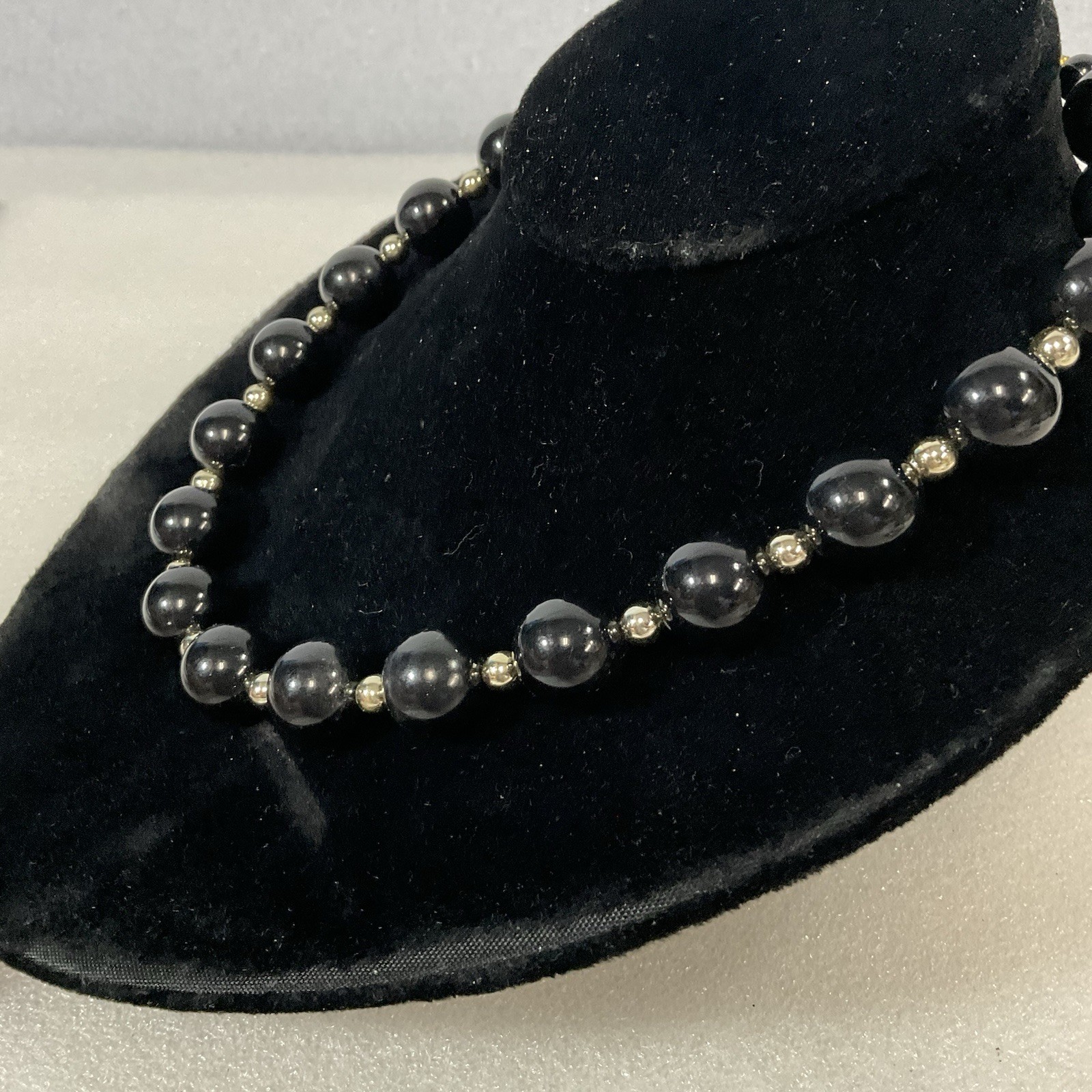 Large Black Bead & Accent Gold Tone Bead Statement 18” Necklace - Image 4