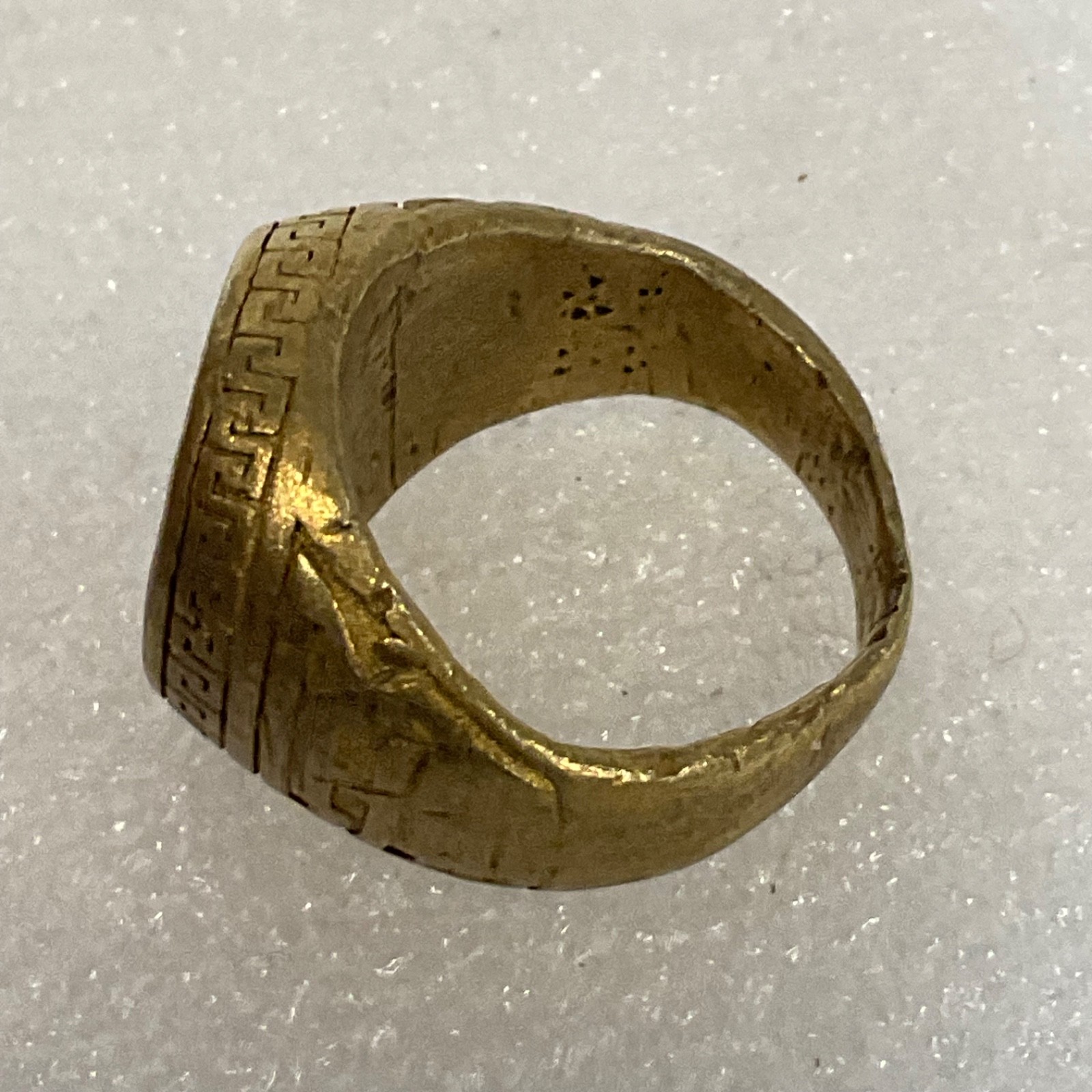 Size 10 Gold Tone Metal Fashion Ring Greek Key Pattern with Clear Accent Stones - Image 3