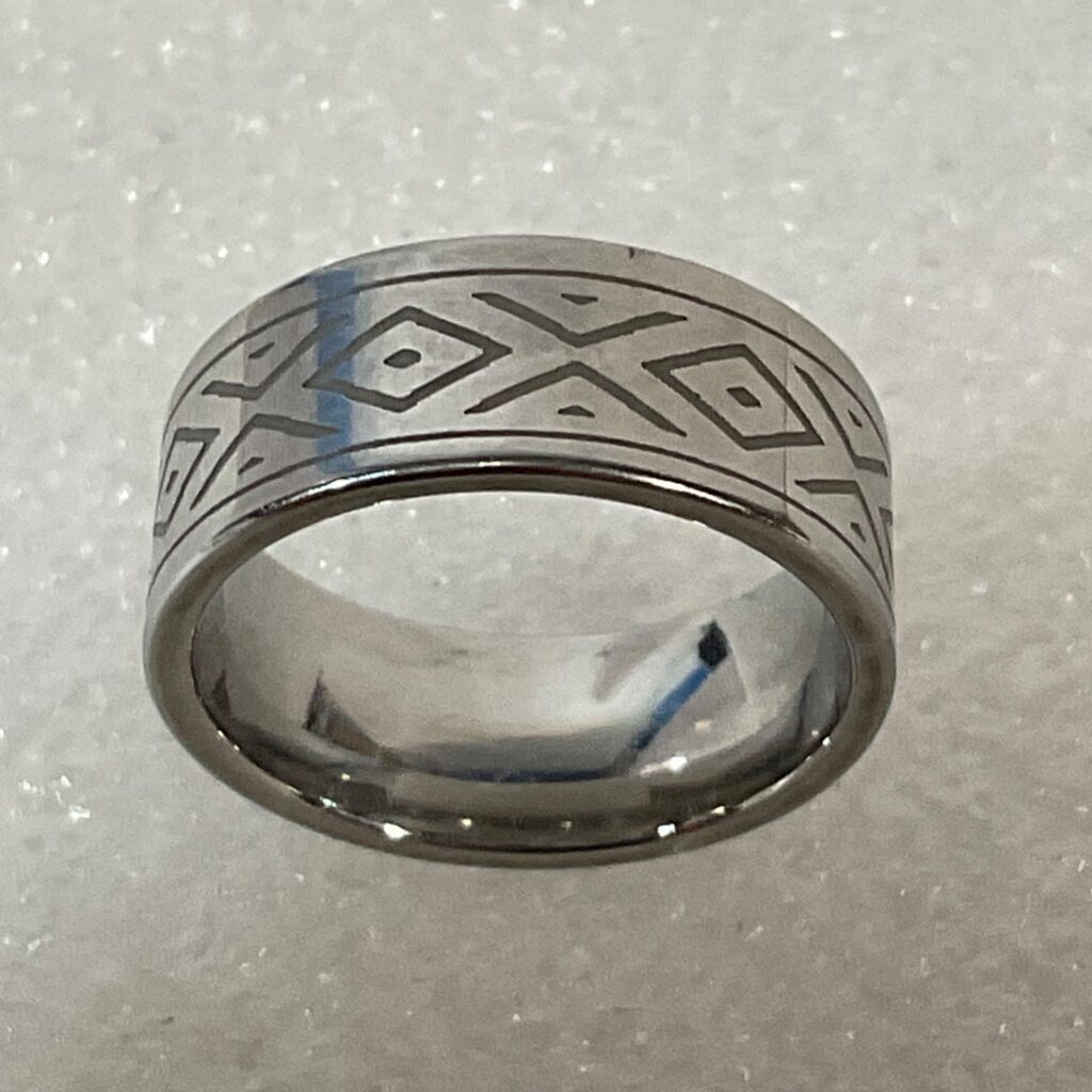 Silver Tone Geometric Band Ring Size 7 Etched Pattern Unisex Fashion Jewelry - Image 1