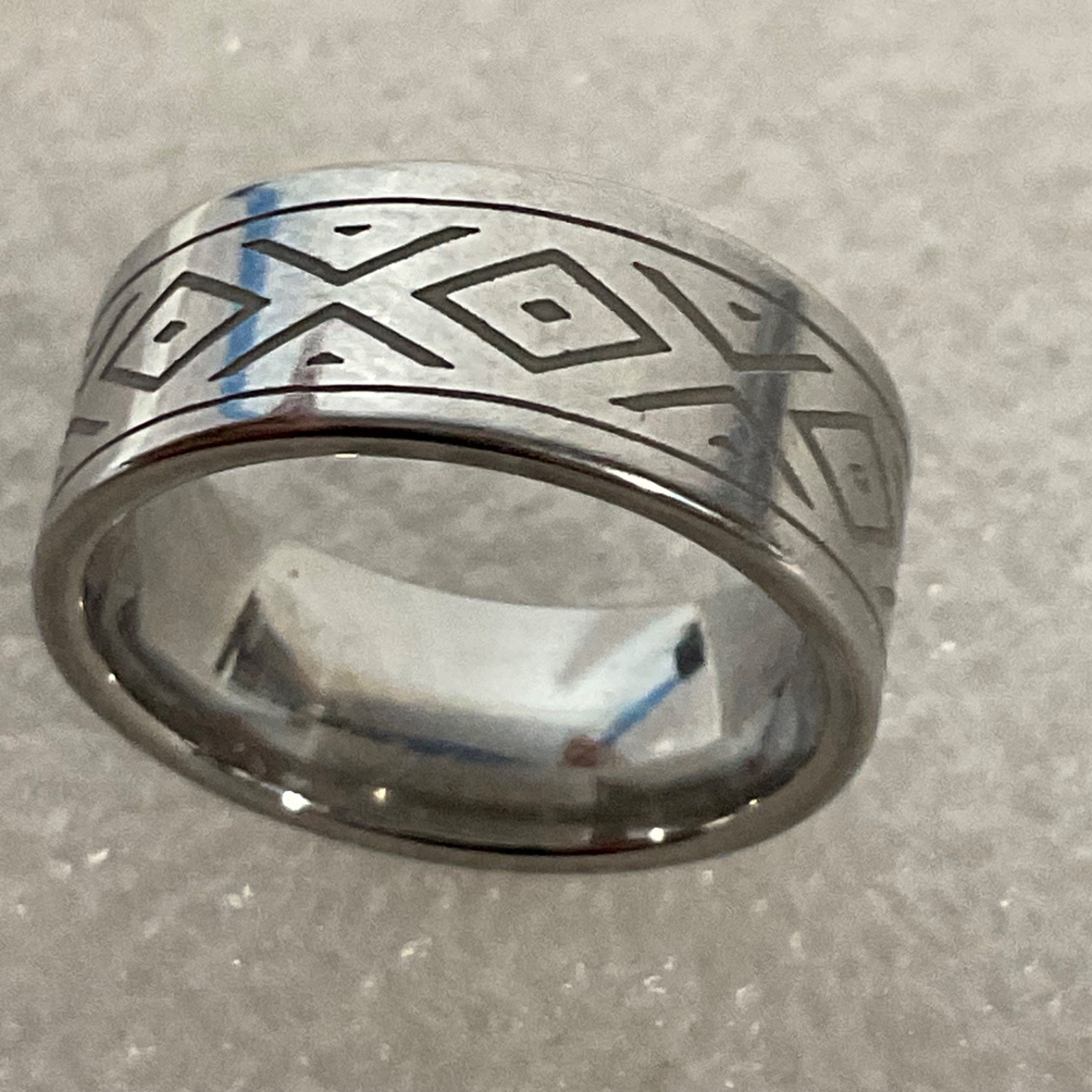 Silver Tone Geometric Band Ring Size 7 Etched Pattern Unisex Fashion Jewelry - Image 2