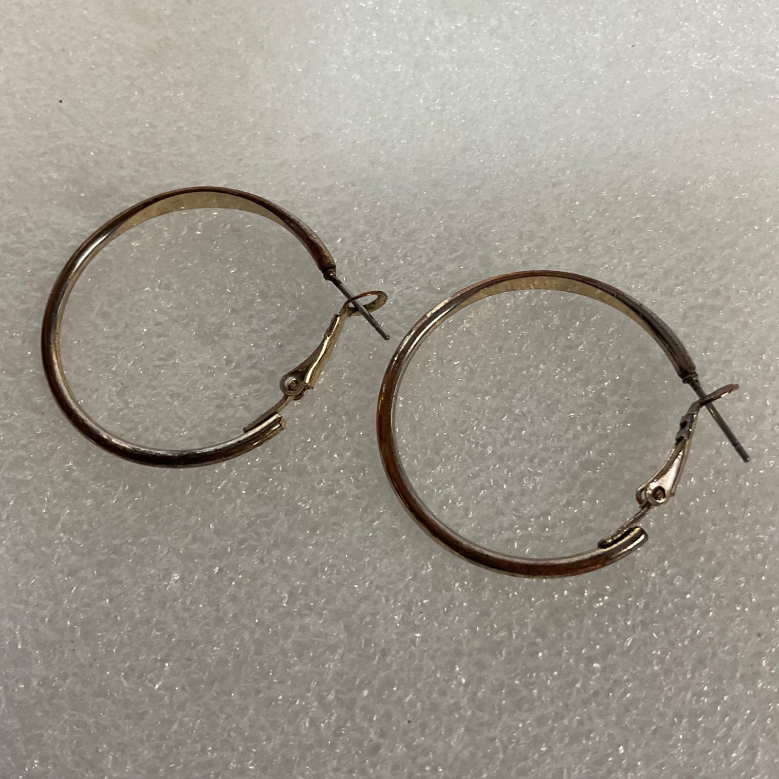 1.25 in Gold Tone Hoop Earrings Latch Back Classic Round Fashion Jewelry - Image 7