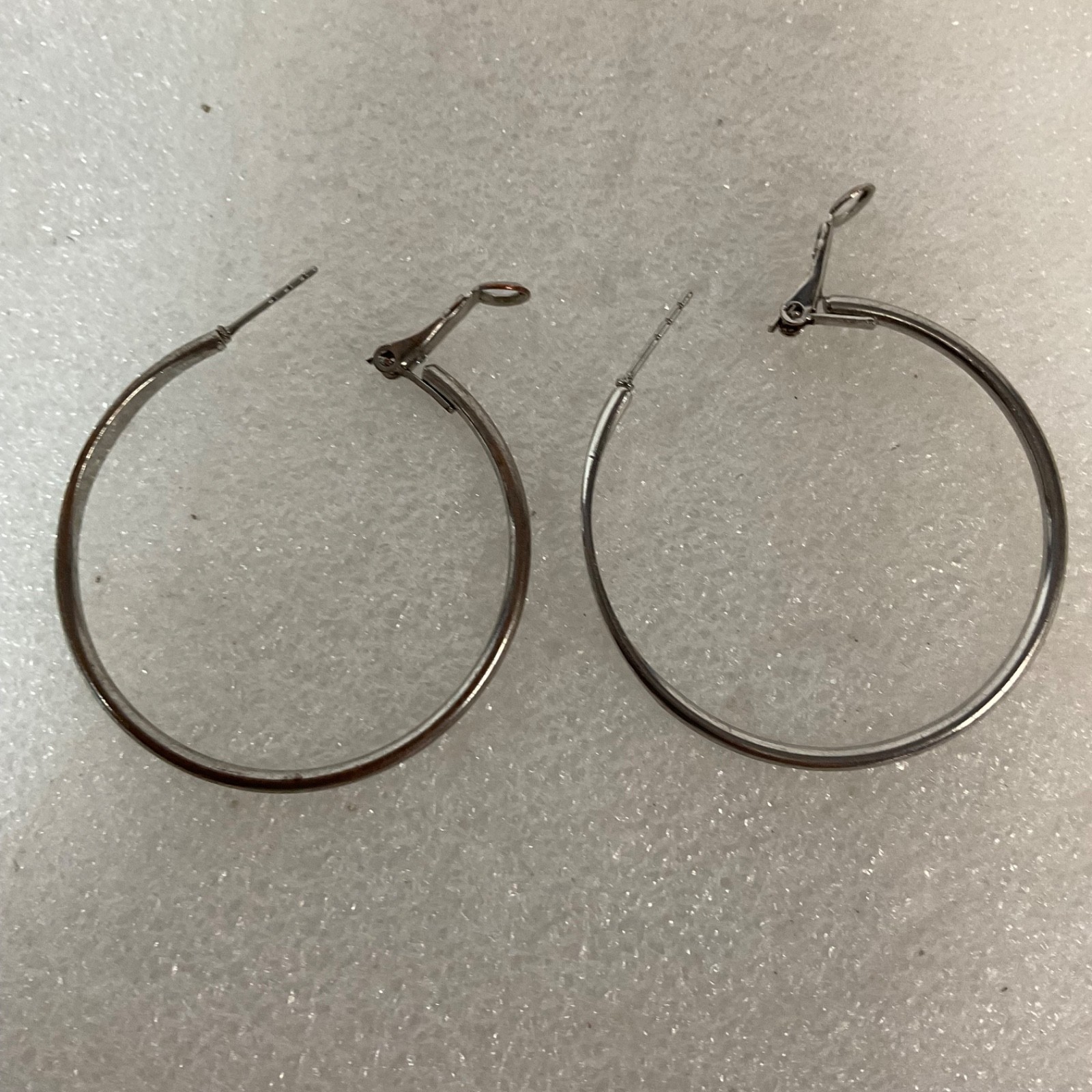 Silver Tone Hoop Earrings 1.75 in Latch Back Round Fashion Jewelry - Image 7