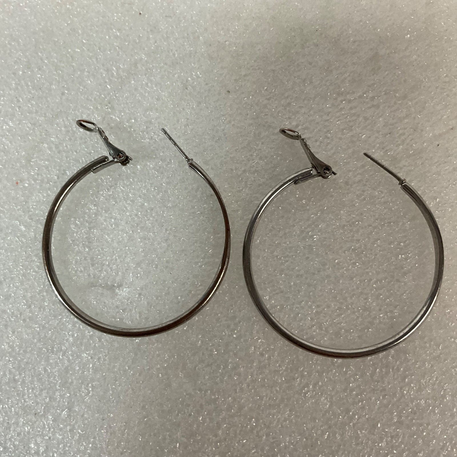 Silver Tone Hoop Earrings 1.75 in Latch Back Round Fashion Jewelry - Image 8