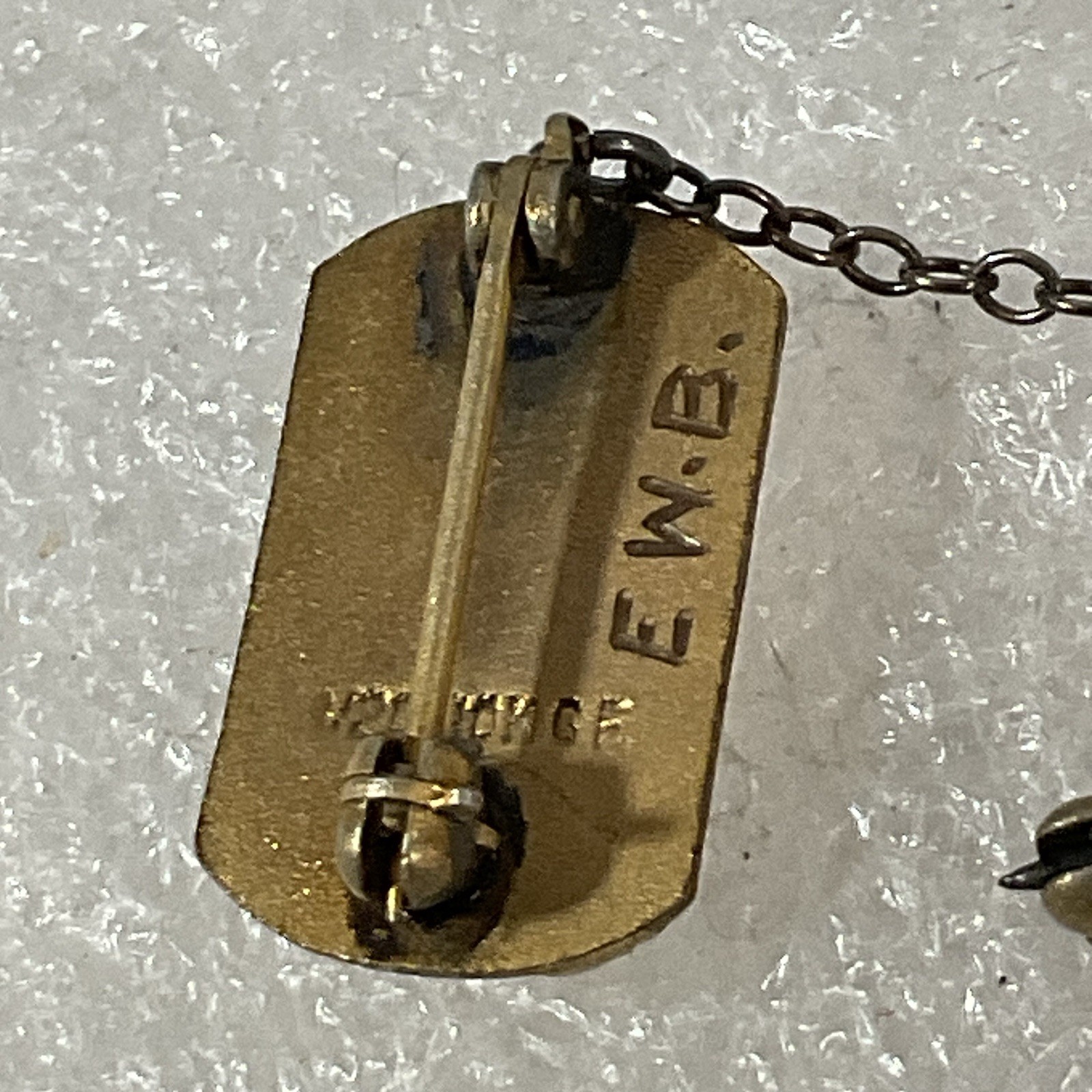Woodrow Wilson Junior High School Wehawken NJ 1953 Gold Toned Pin & Chain EWB - Image 3