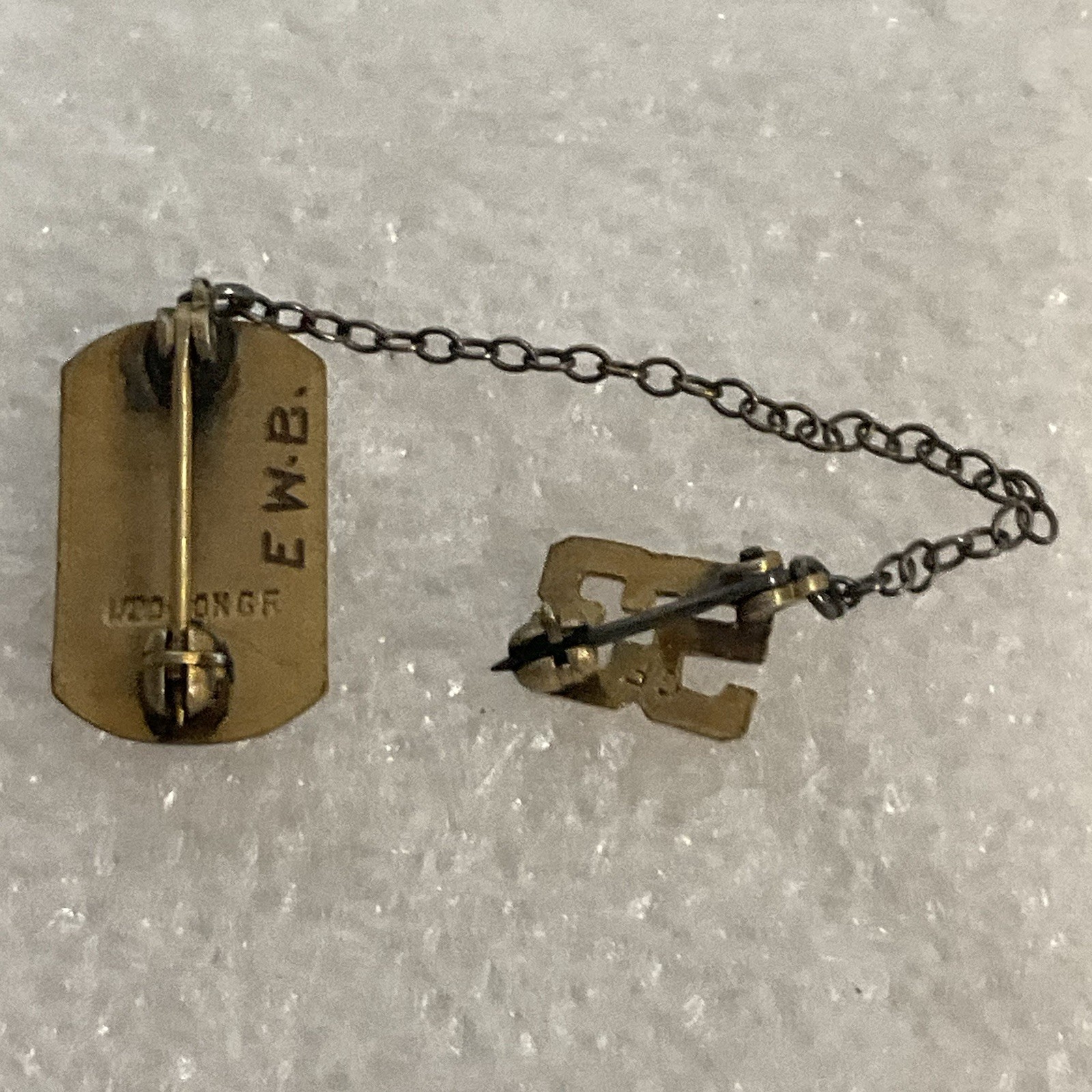 Woodrow Wilson Junior High School Wehawken NJ 1953 Gold Toned Pin & Chain EWB - Image 2