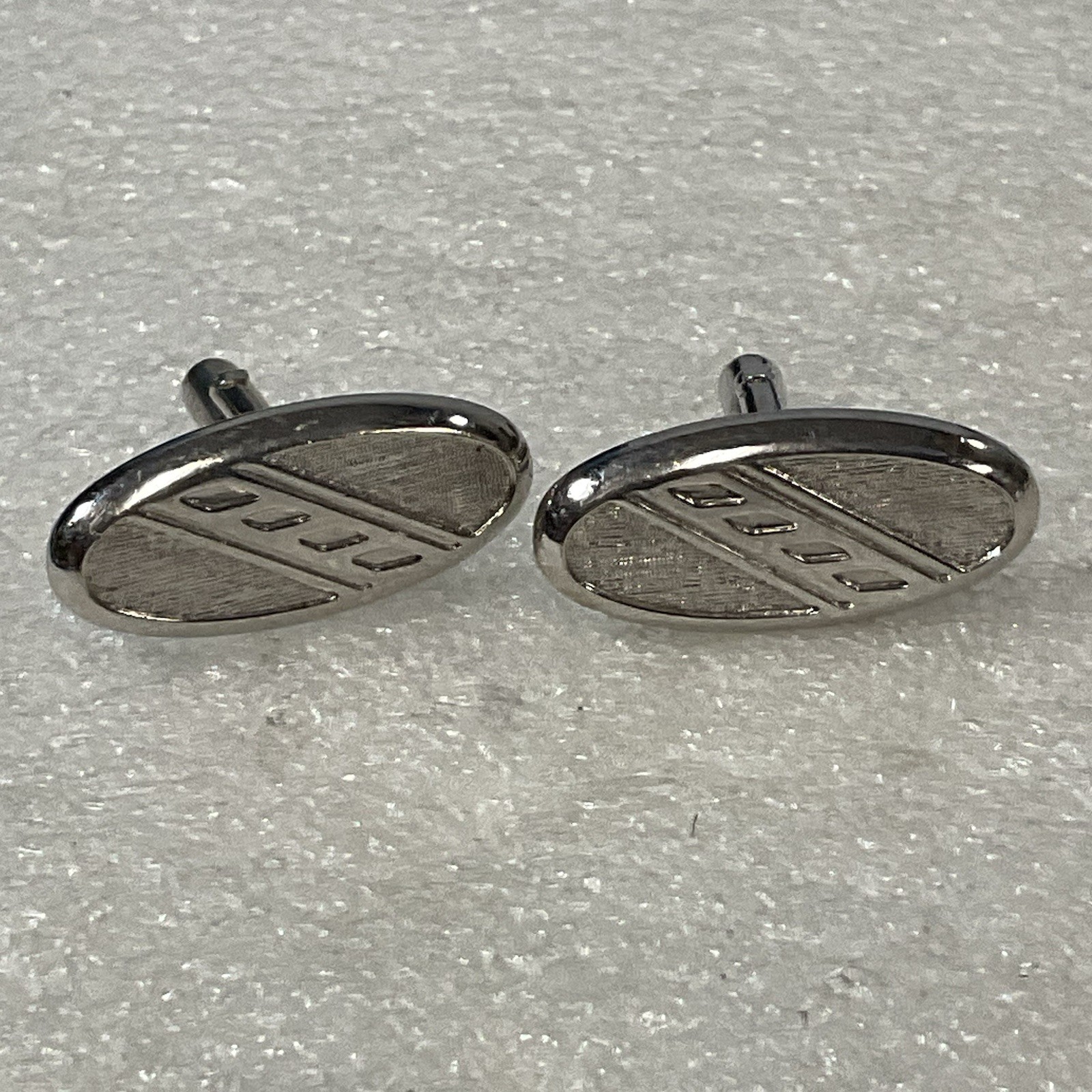 Swank Silver Toned Oval Designer Fashion Cuff Links - Image 1