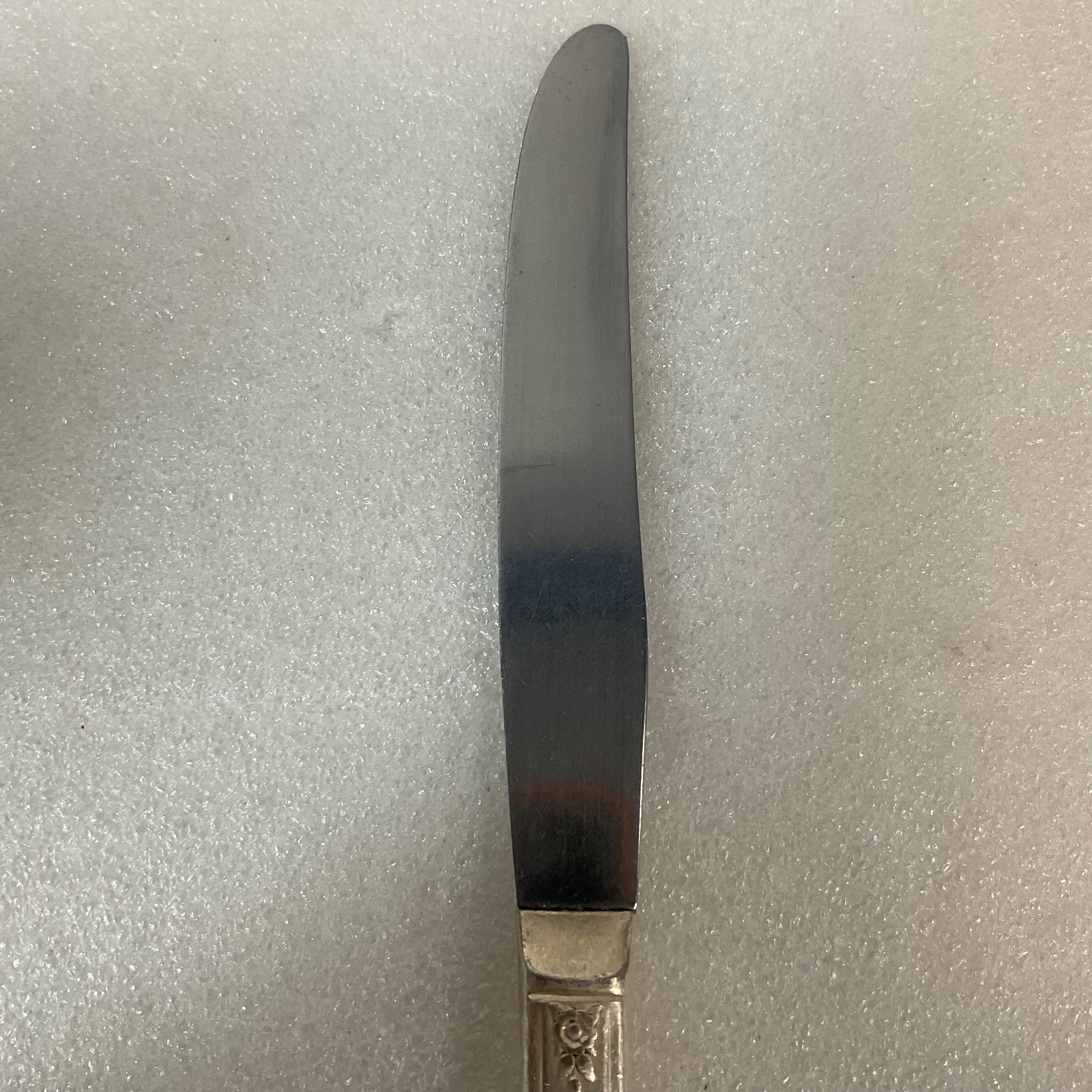 Vintage Silver Plate Dinner Knife 9.25in Floral Scroll Handle Stainless Blade - Image 4