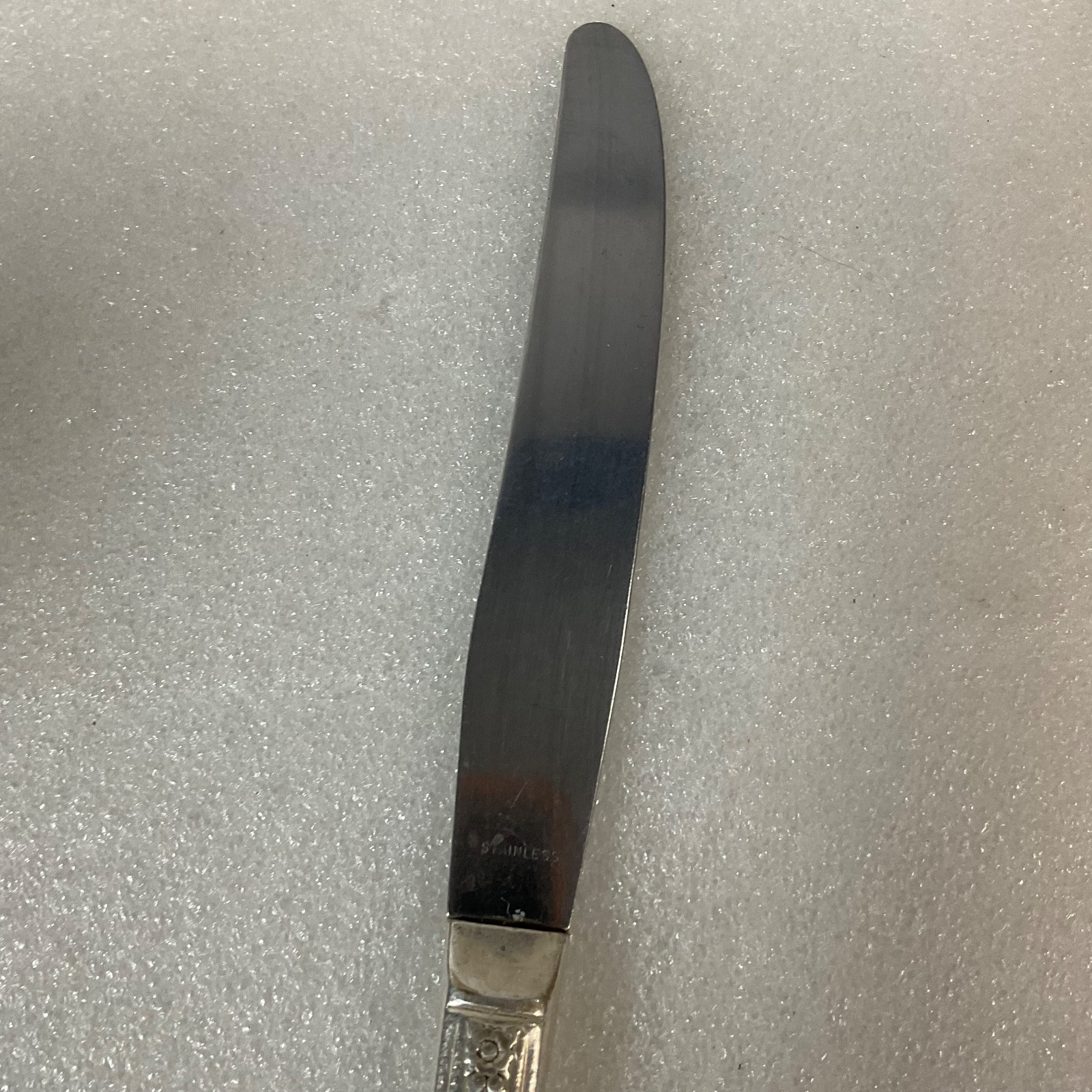Vintage Silver Plate Dinner Knife 9.25in Floral Scroll Handle Stainless Blade - Image 5