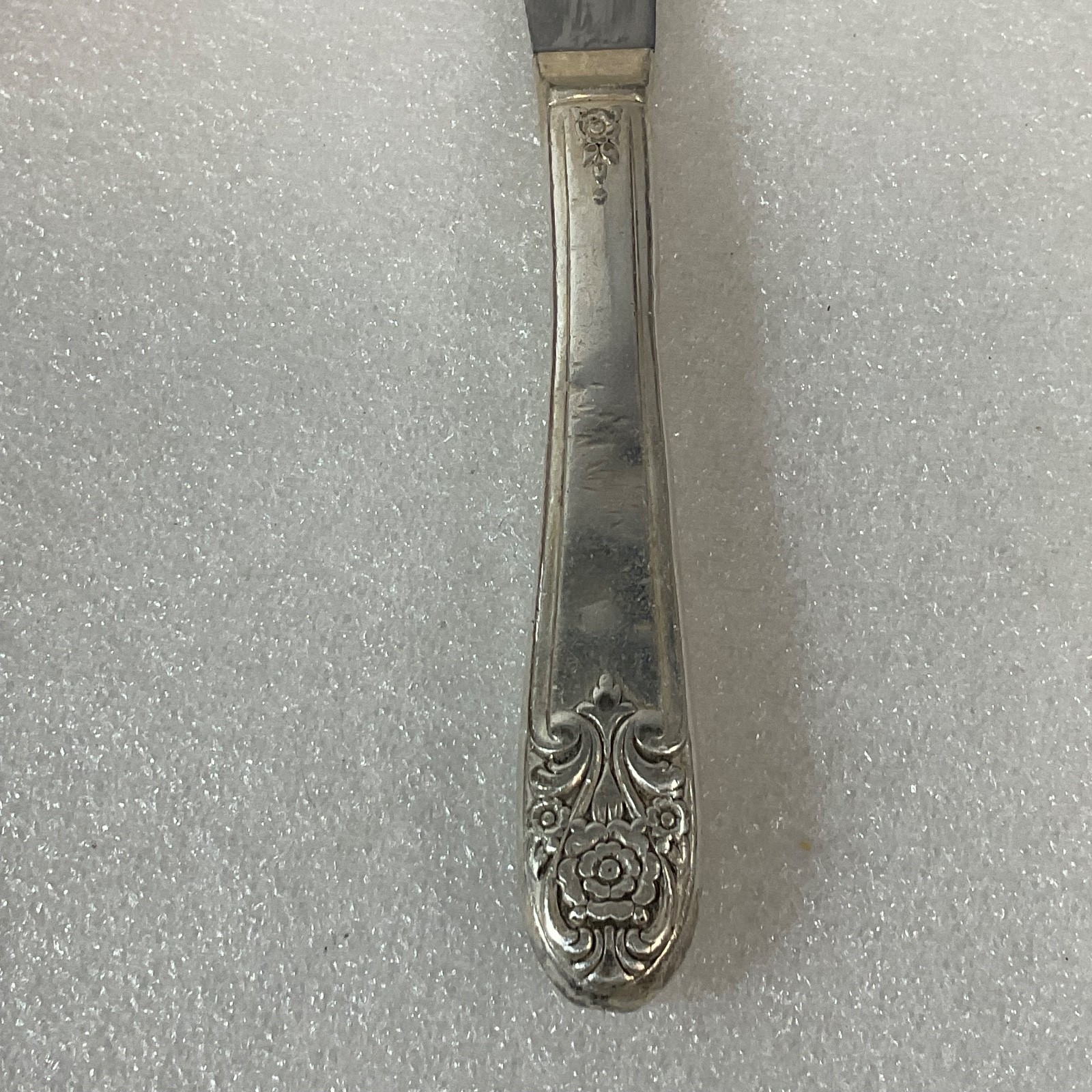 Vintage Silver Plate Dinner Knife 9.25in Floral Scroll Handle Stainless Blade - Image 9