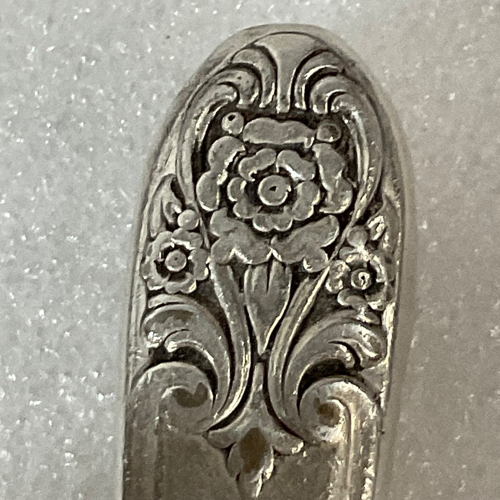 Vintage Silver Plate Dinner Knife 9.25in Floral Scroll Handle Stainless Blade - Image 12