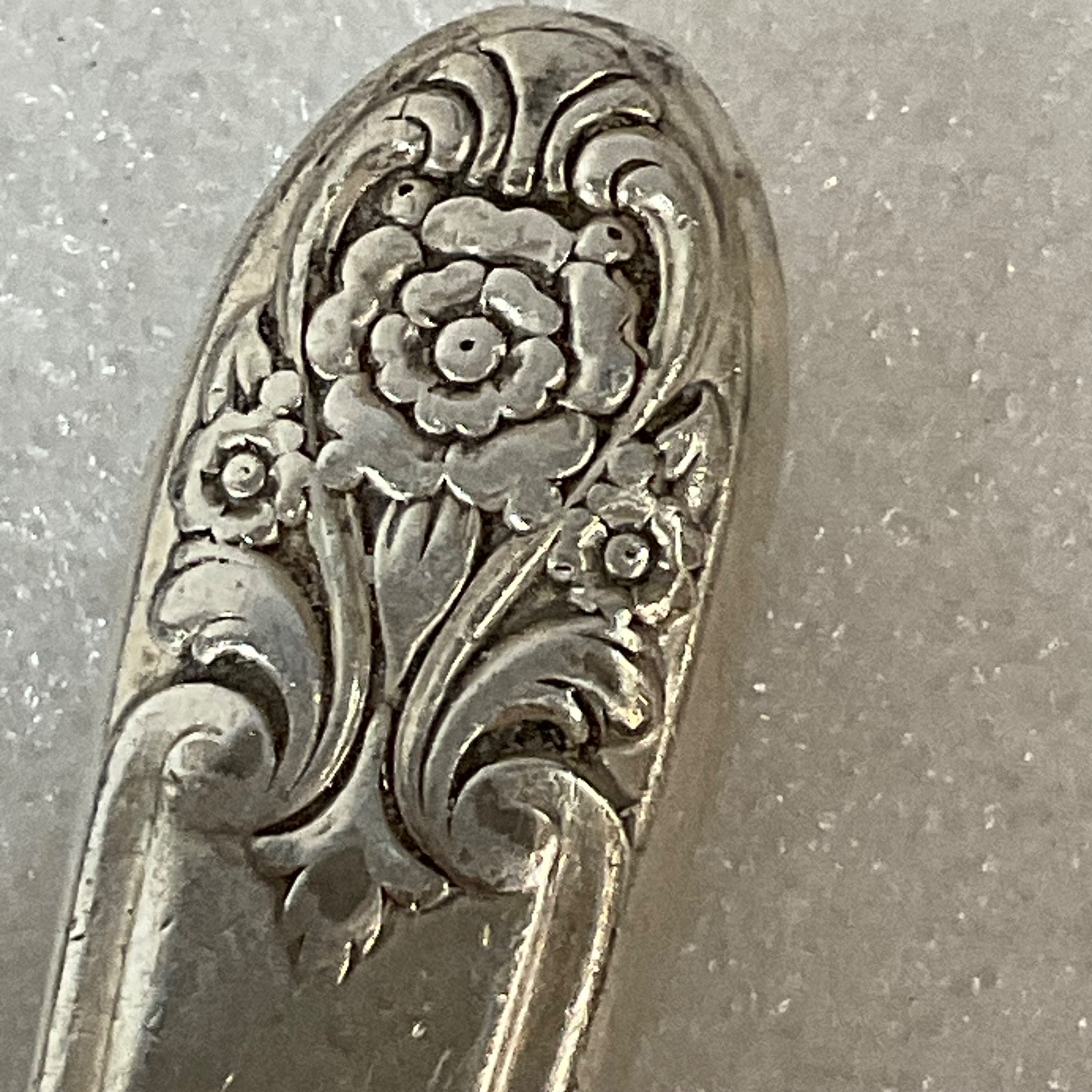 Vintage Silver Plate Dinner Knife 9.25in Floral Scroll Handle Stainless Blade - Image 13