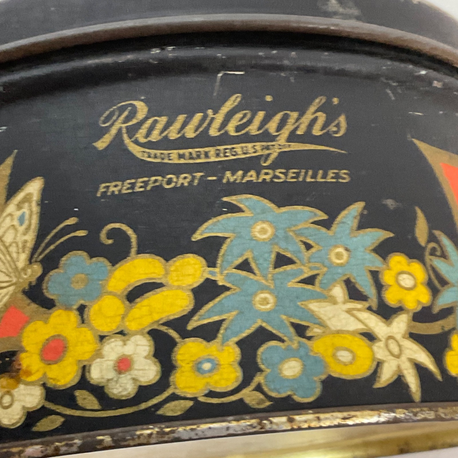 Vintage Rawleigh’s La Jaynees Poudre Toilette Tin 4.75in Butterfly Floral Design - Image 6