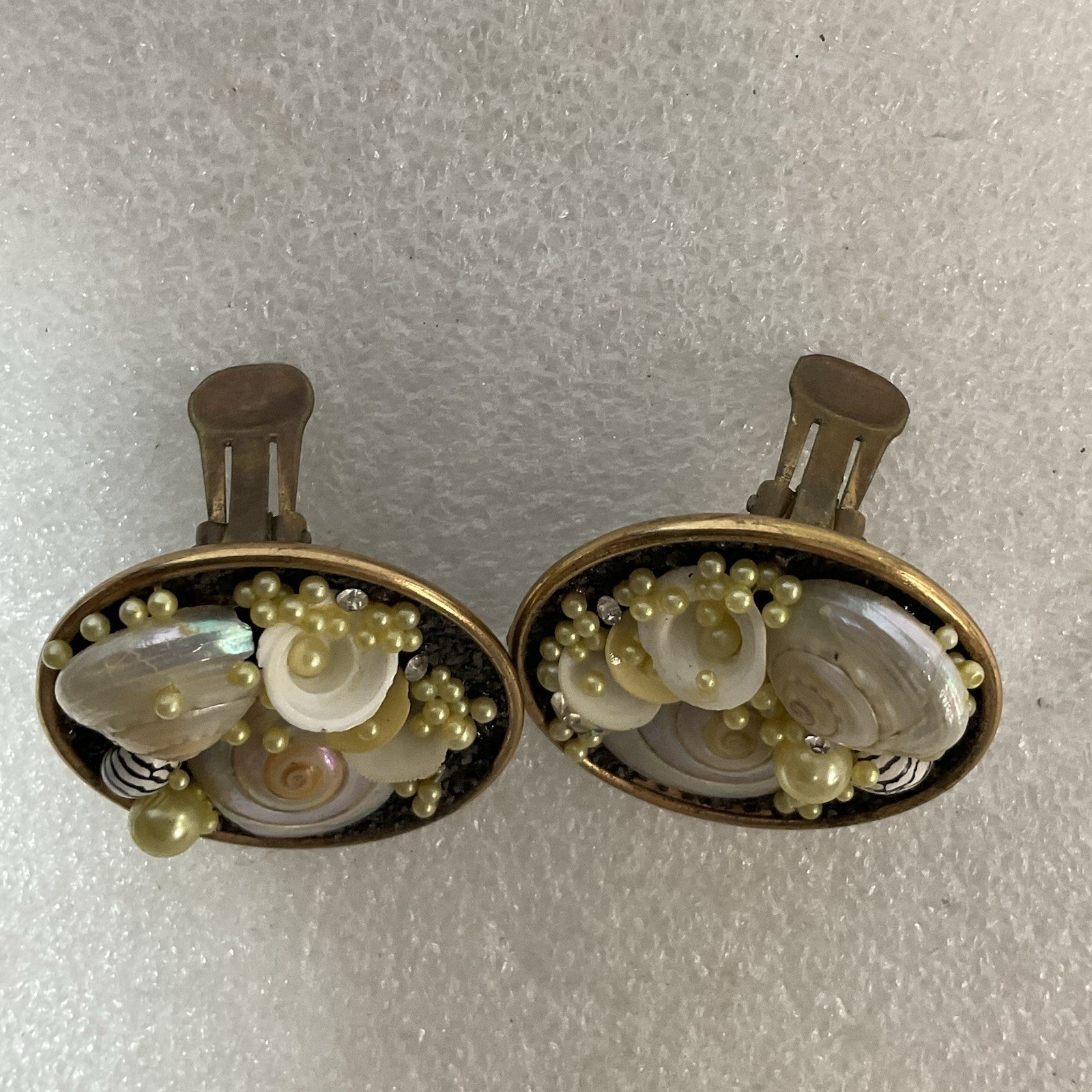 Vintage Clip On Earrings Shell Pearl Sand Design - Repair/Craft Lot - Image 11