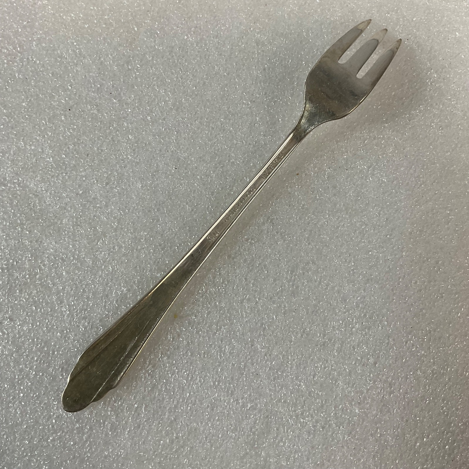 Vintage R&B A1 Manor Plate 6in Silverplate 3 Prong Fork Floral Handle Design - Image 2