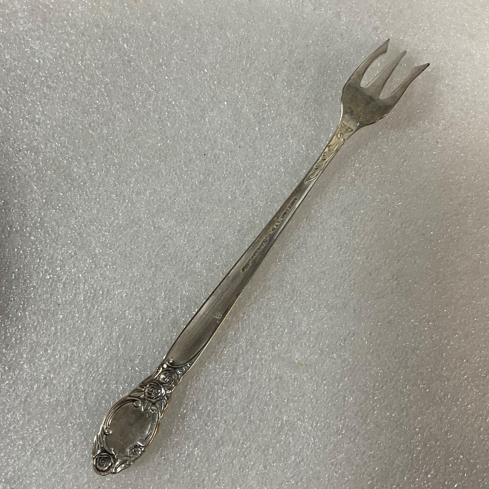 VTG Oneida LTD Silversmiths 6.25in 3 Prong Fork Floral Rose Pattern Silverplate - Image 2