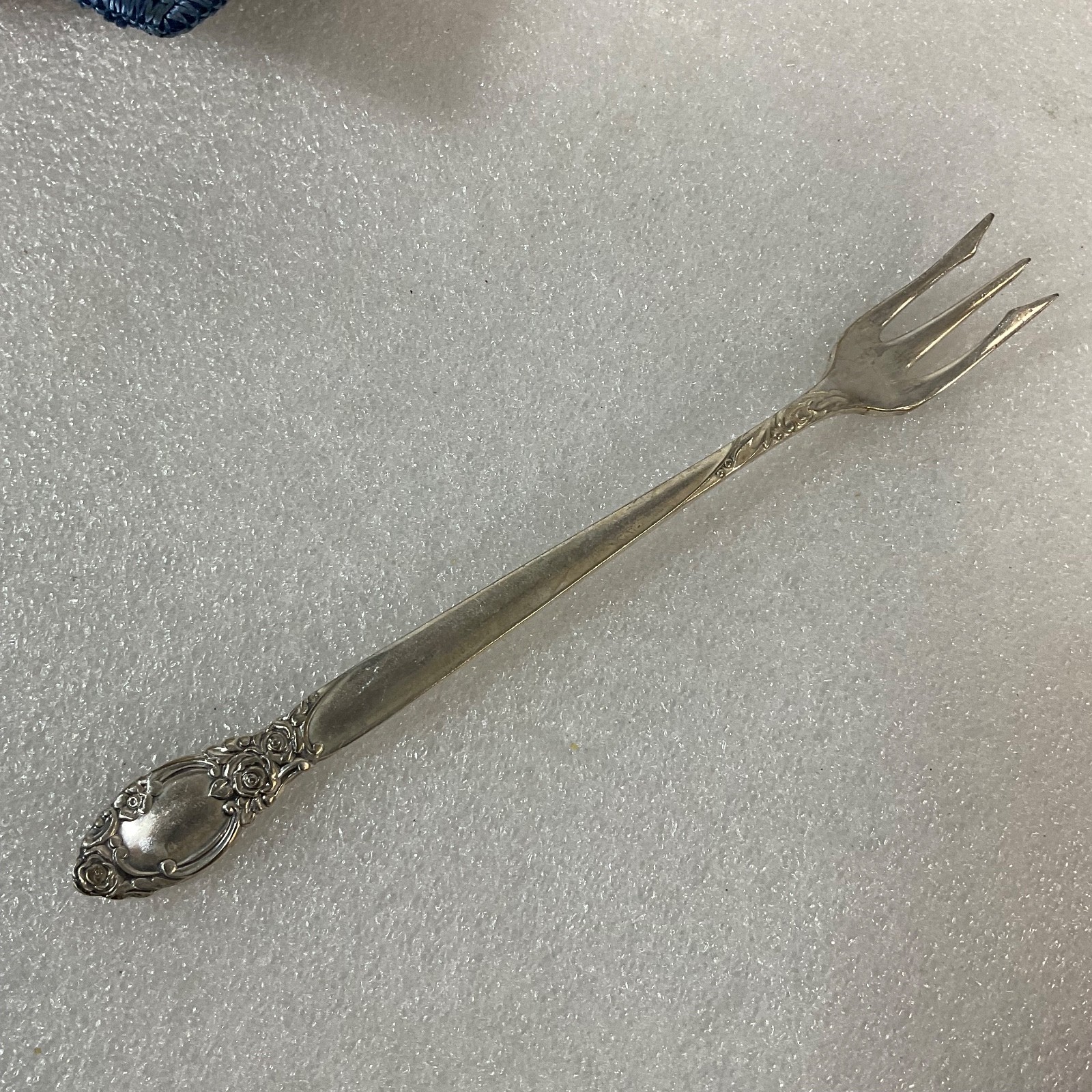 VTG Oneida LTD Silversmiths 6.25in 3 Prong Fork Floral Rose Pattern Silverplate - Image 1