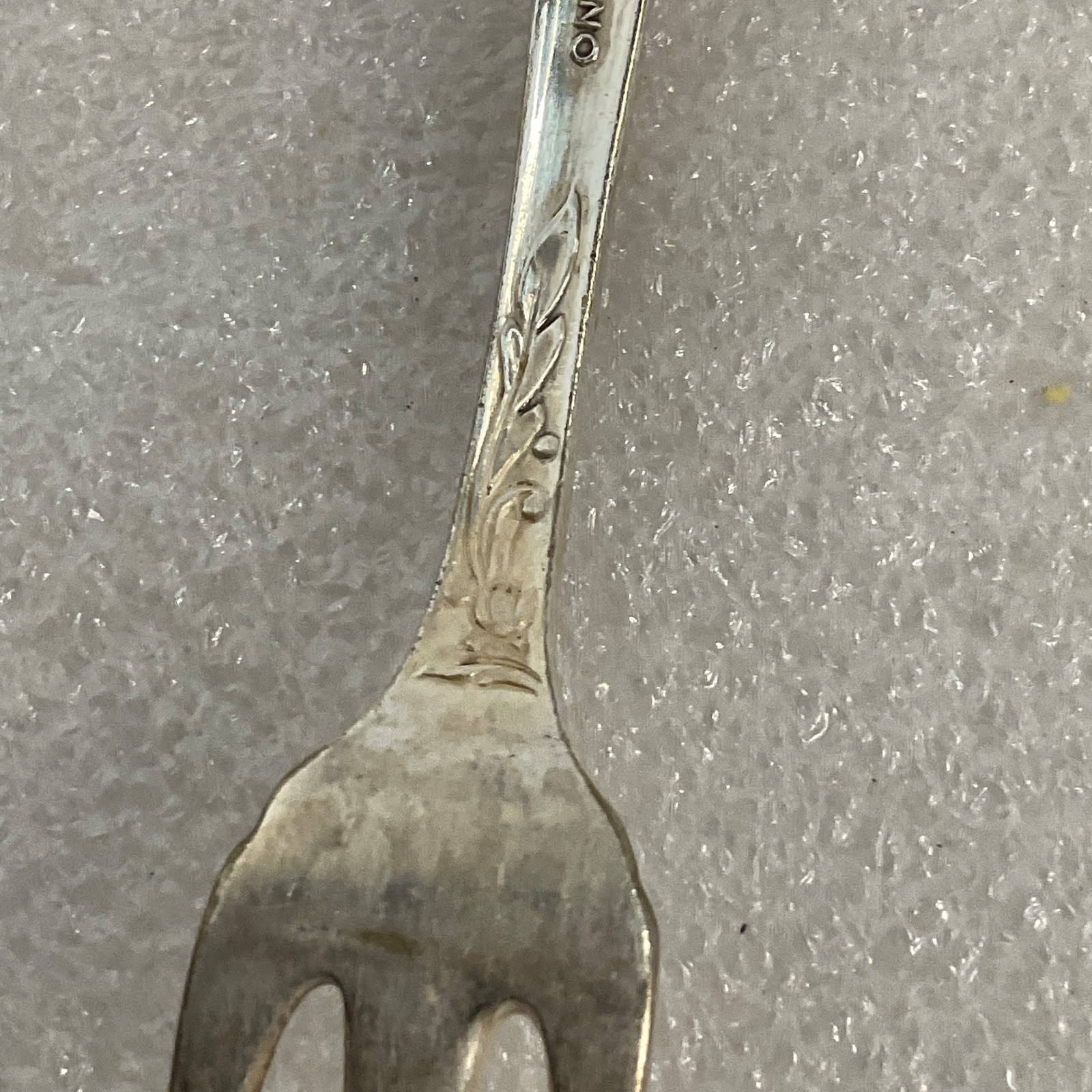 VTG Oneida LTD Silversmiths 6.25in 3 Prong Fork Floral Rose Pattern Silverplate - Image 8