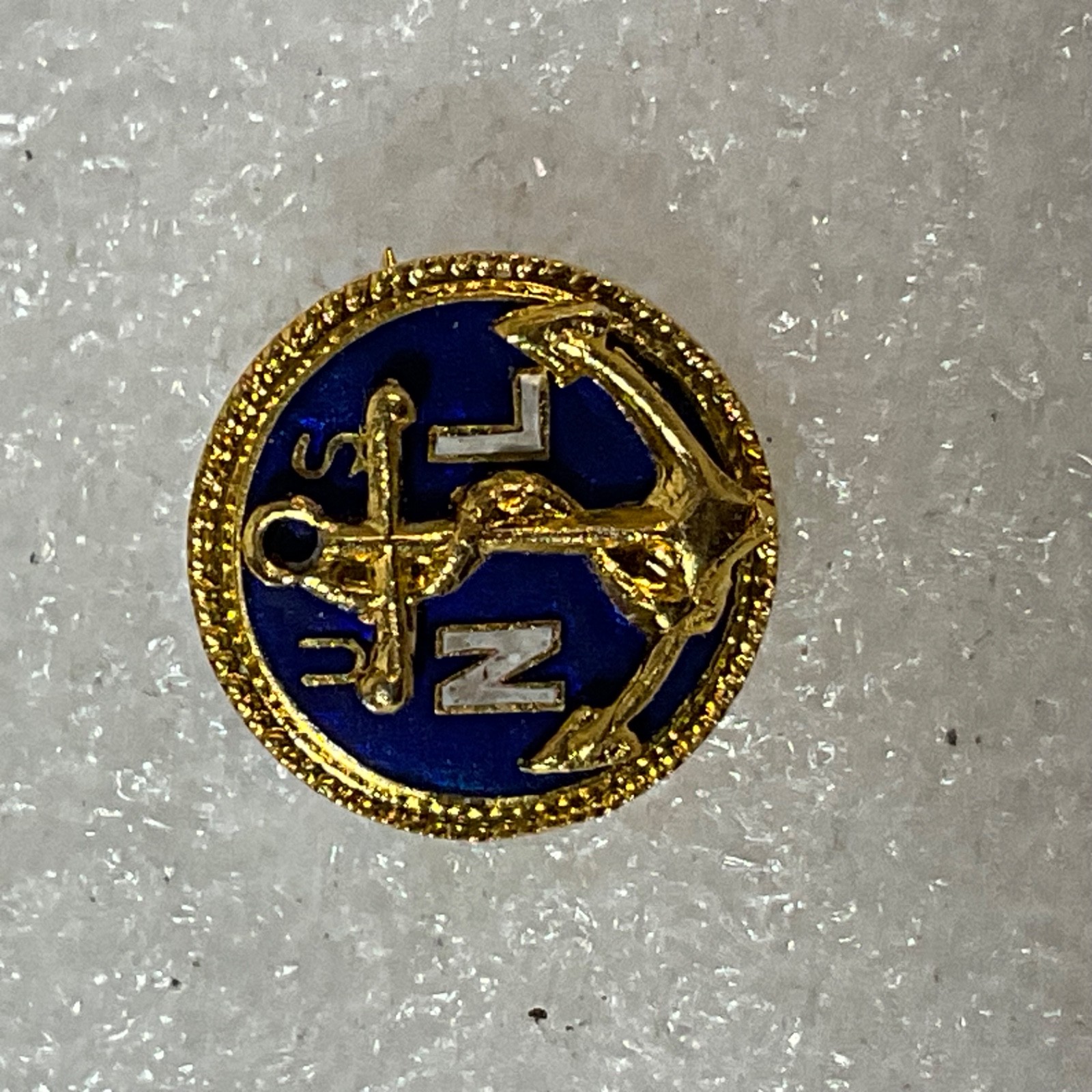 Vintage U.S. Navy League Gold Tone Anchor Pin Blue Enamel Lapel Badge 1.58g - Image 1