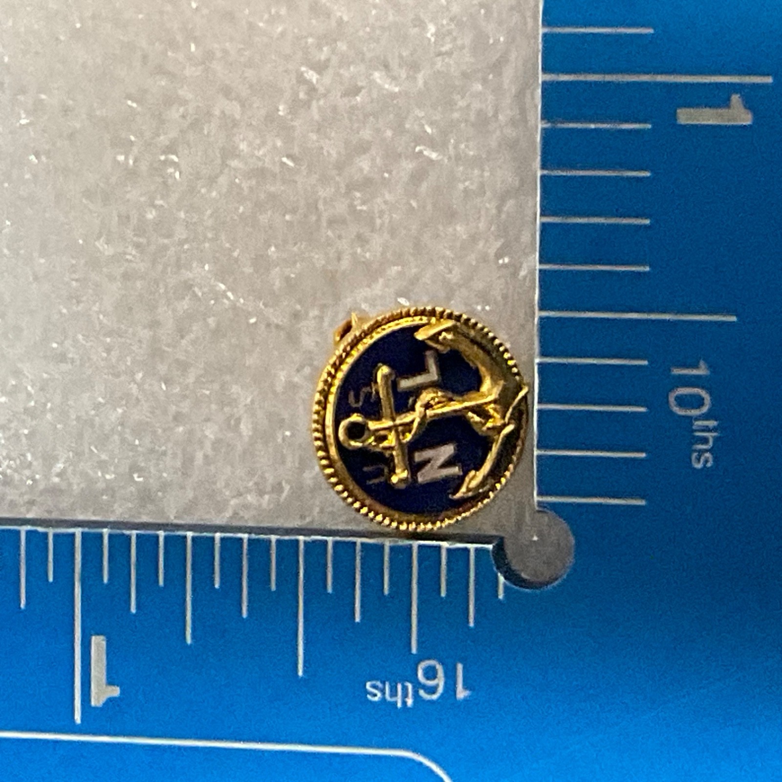 Vintage U.S. Navy League Gold Tone Anchor Pin Blue Enamel Lapel Badge 1.58g - Image 3