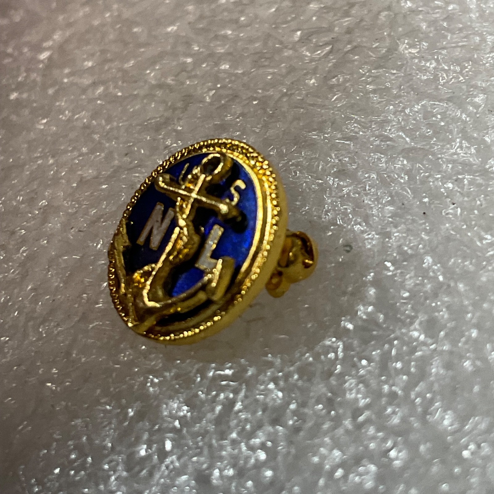 Vintage U.S. Navy League Gold Tone Anchor Pin Blue Enamel Lapel Badge 1.58g - Image 5