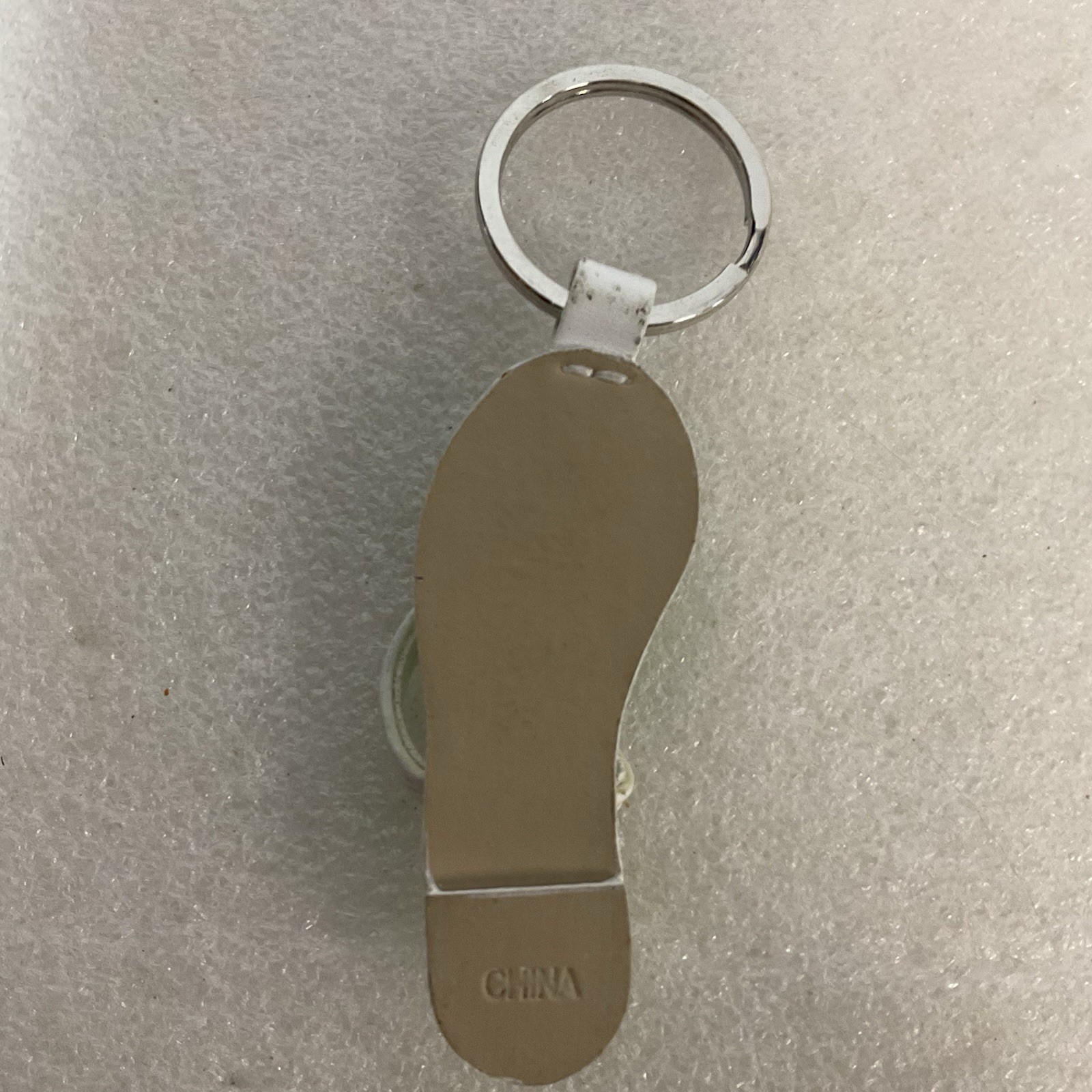 Green & White Flip Flop Sandal Keychain Novelty Beach Souvenir - Image 2